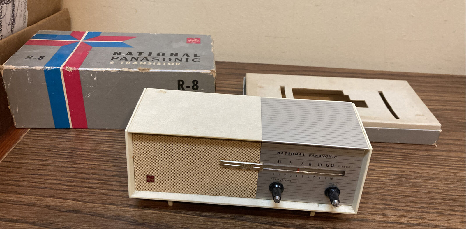Vintage National Panasonic Model R-8 6 Transistor Radio Untested