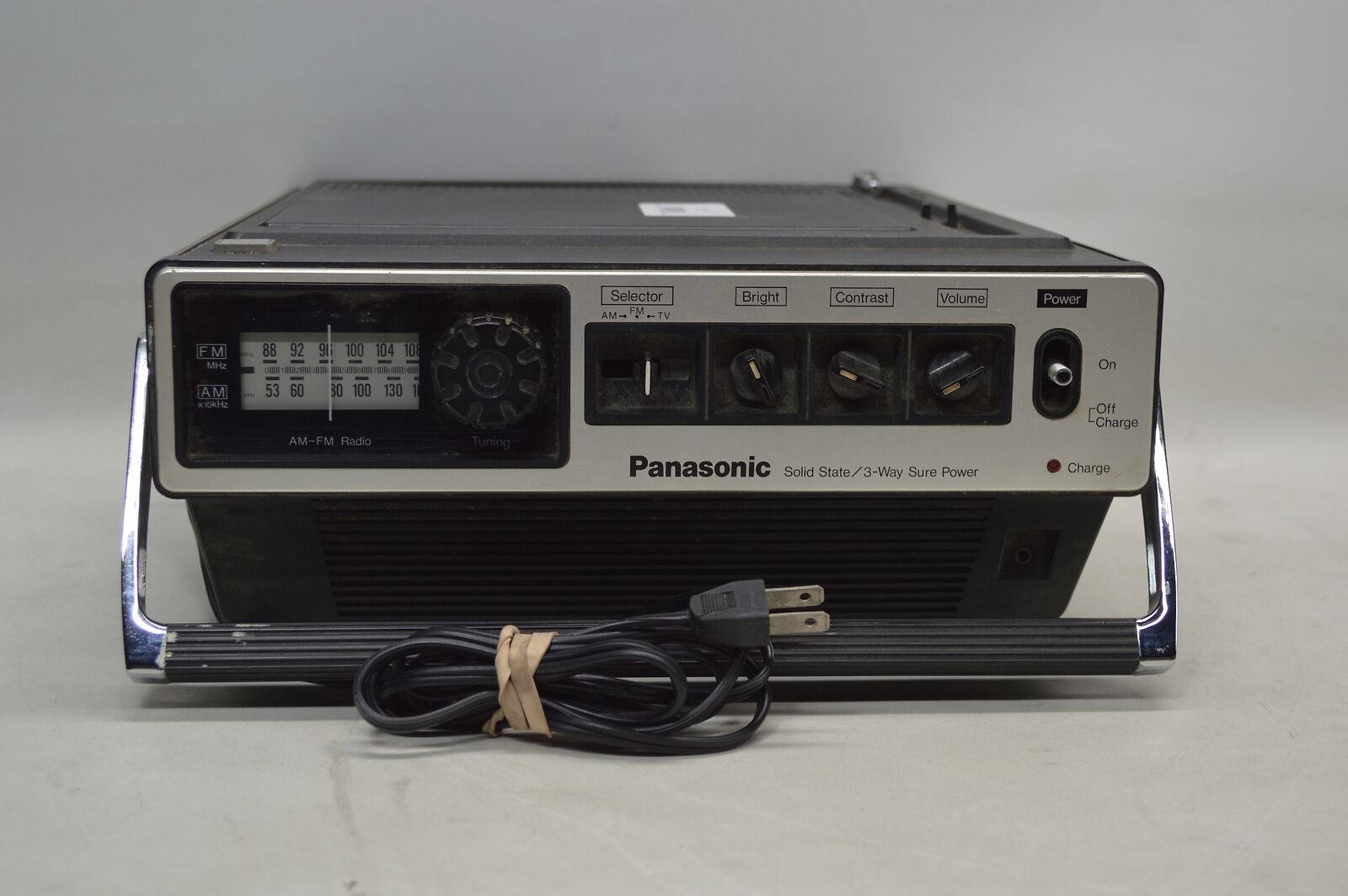 Vintage 1976 PANASONIC Solid State B&W TV AM/FM Radio TR-535