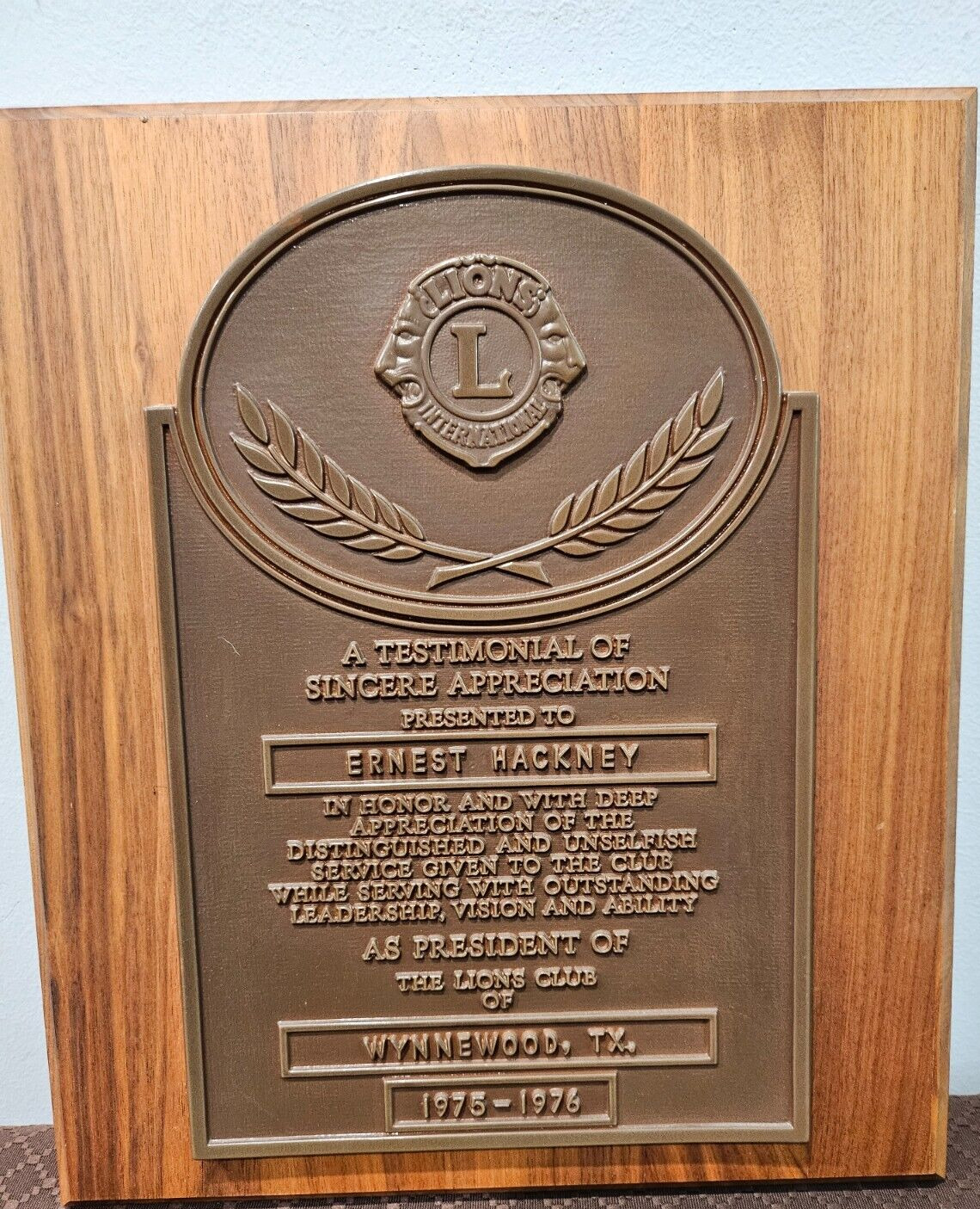LIONS INTERNATIONAL plaque wood & metal Vintage