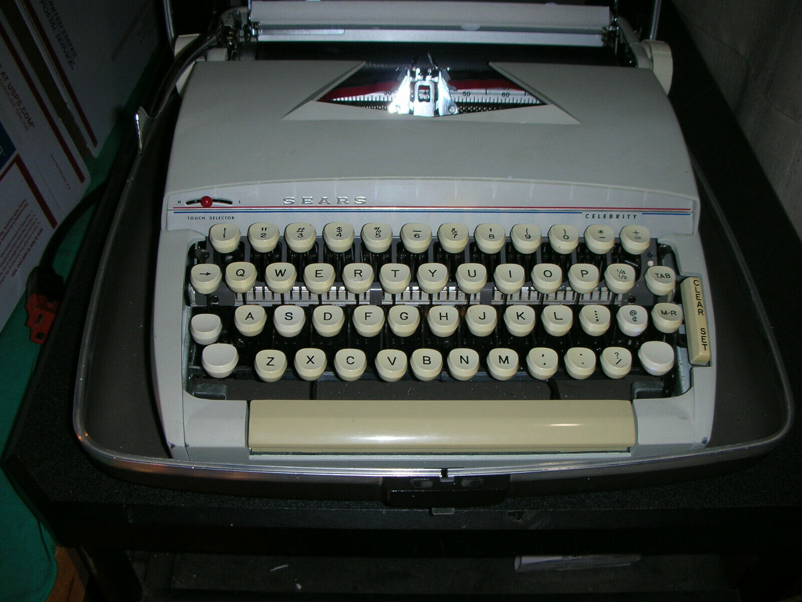 Vintage SEARS Celebrity Portable Typewriter w/ Case Model #  871.2300  USA