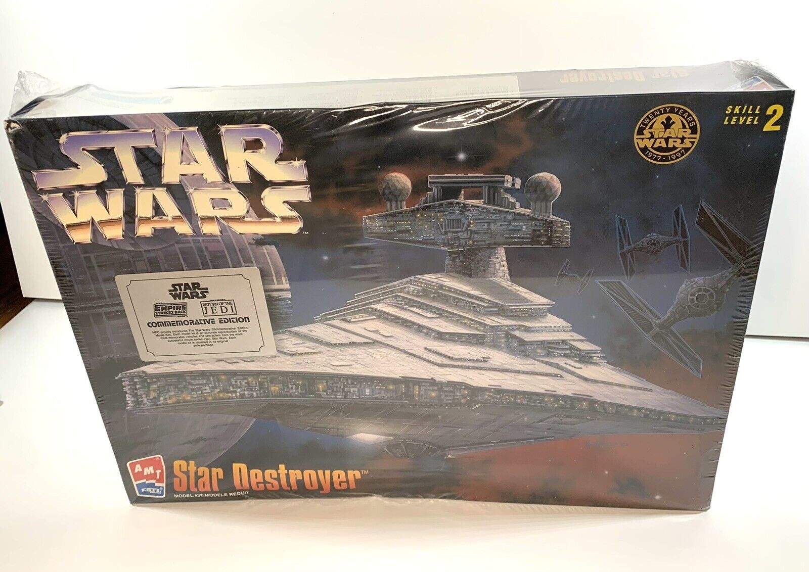 Star Wars Imperial Star Destroyer - Commemorative Edition - AMT Model Kit 1:5000