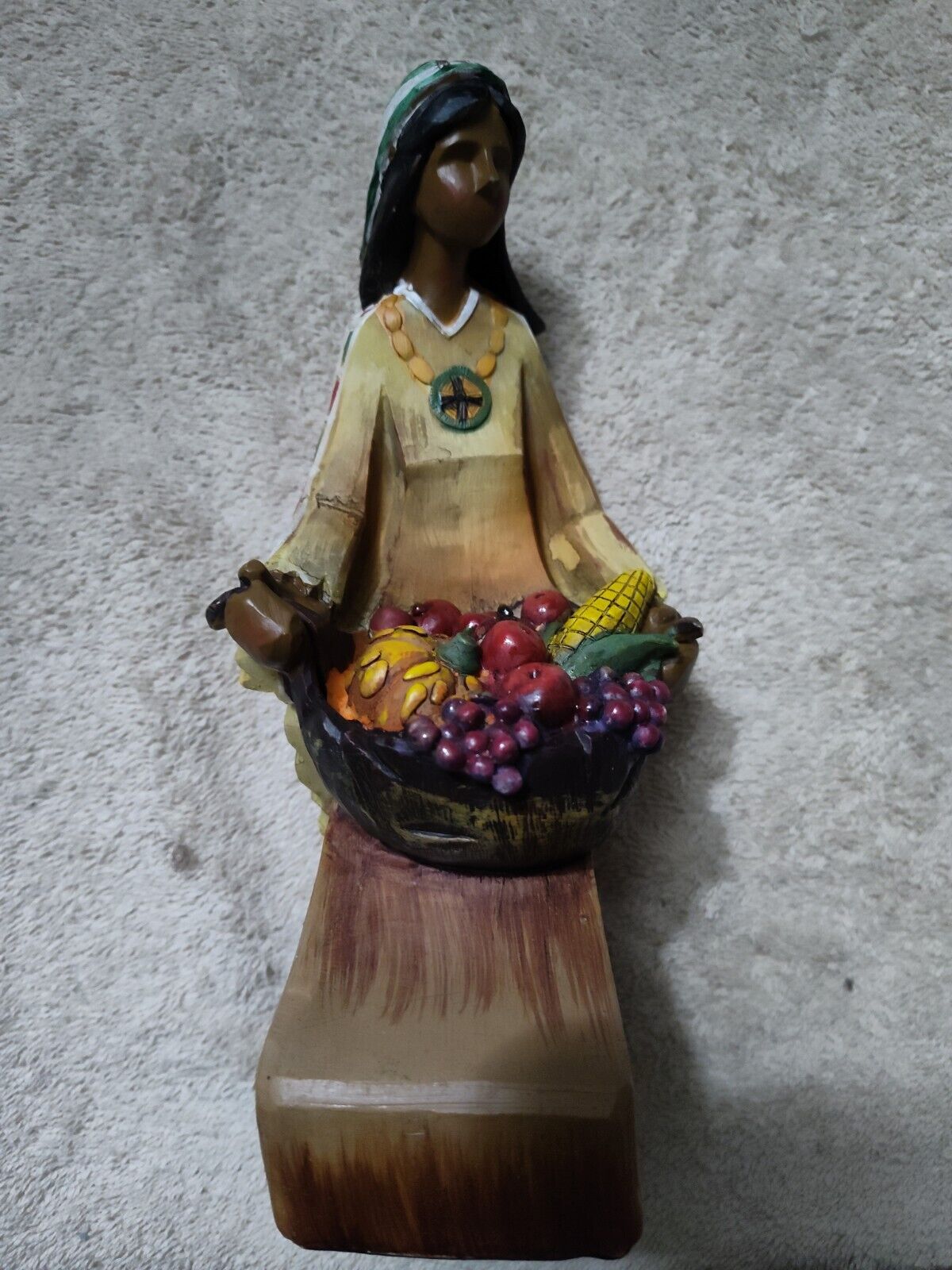 VINTAGE SISTER/ Helping People in Need With Fruits and Vegetables/ Made of Resin