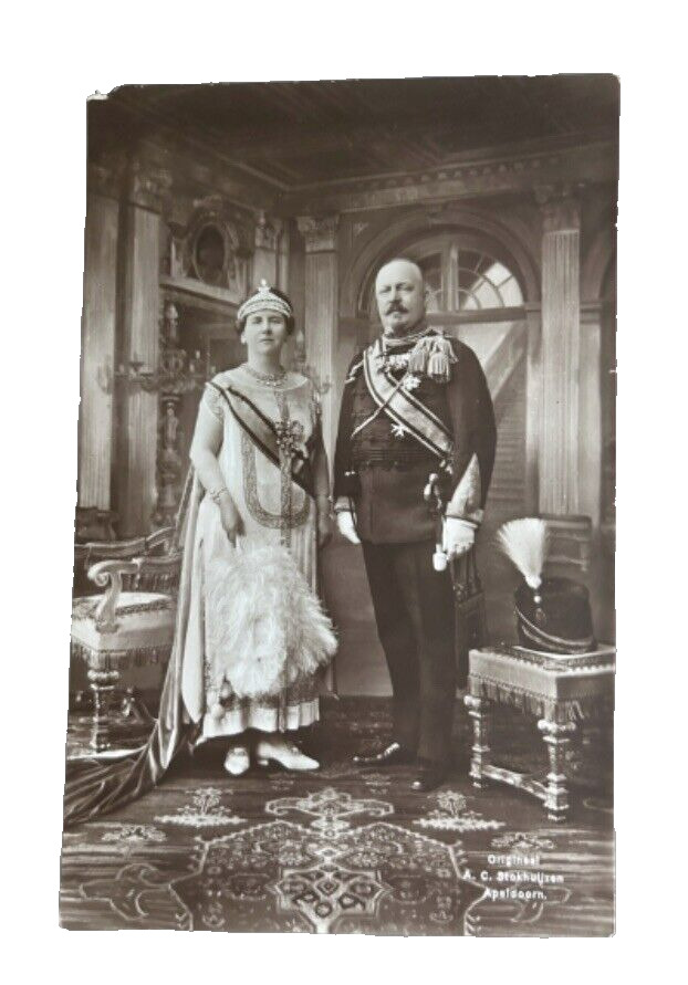NETHERLANDS Royalty • Queen Wilhelmina & Prince Consort Henry • Divided Postcard