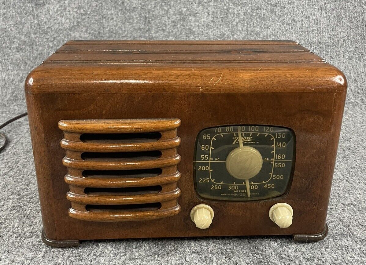 Working Old Antique Wood Zenith Vintage Tube Tabletop AM Art Deco Radio