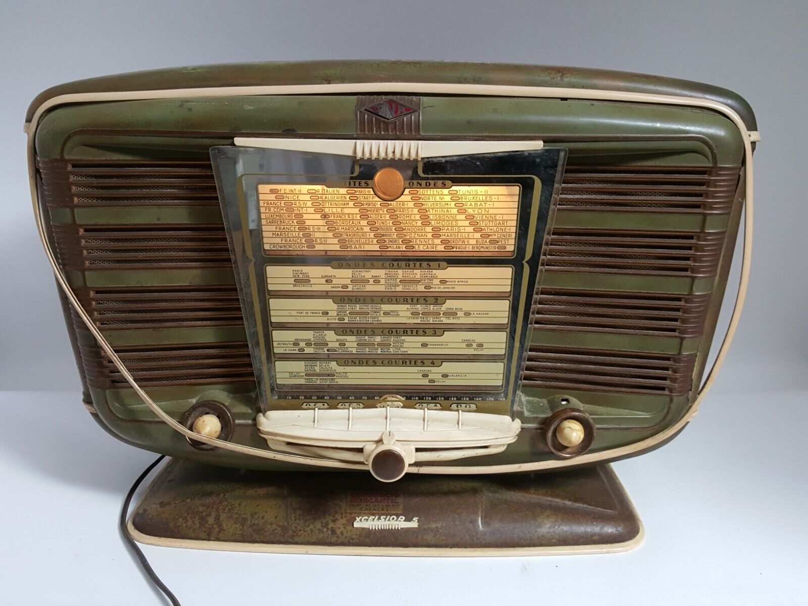 Vintage SNR Excelsior 5 tube radio