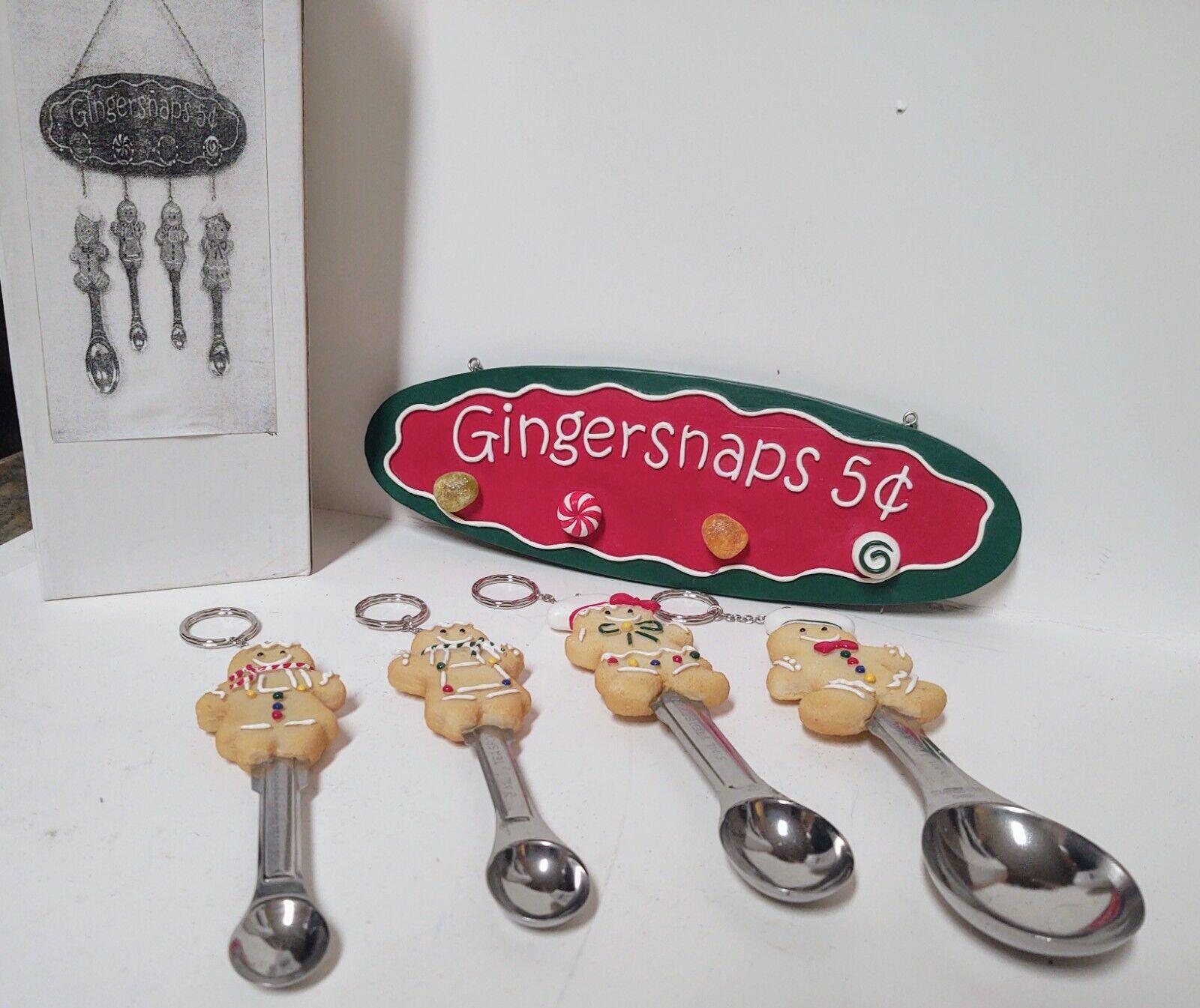 Vintage Pfaltzgraff measuring spoons GINGERSNAP Spoons & Wall plaque hanging