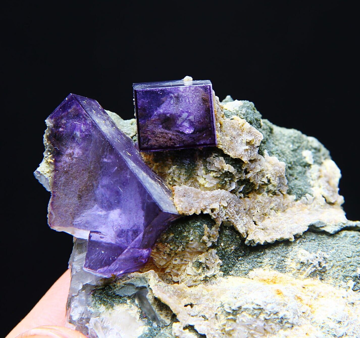 128 g natural cubic purple ink fluorite specimen/China