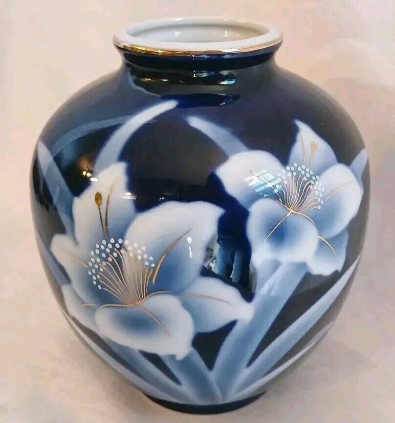 Vintage Rare Japanese Porcelain Blue Flowers Arita Yaki Ware Vase 7\