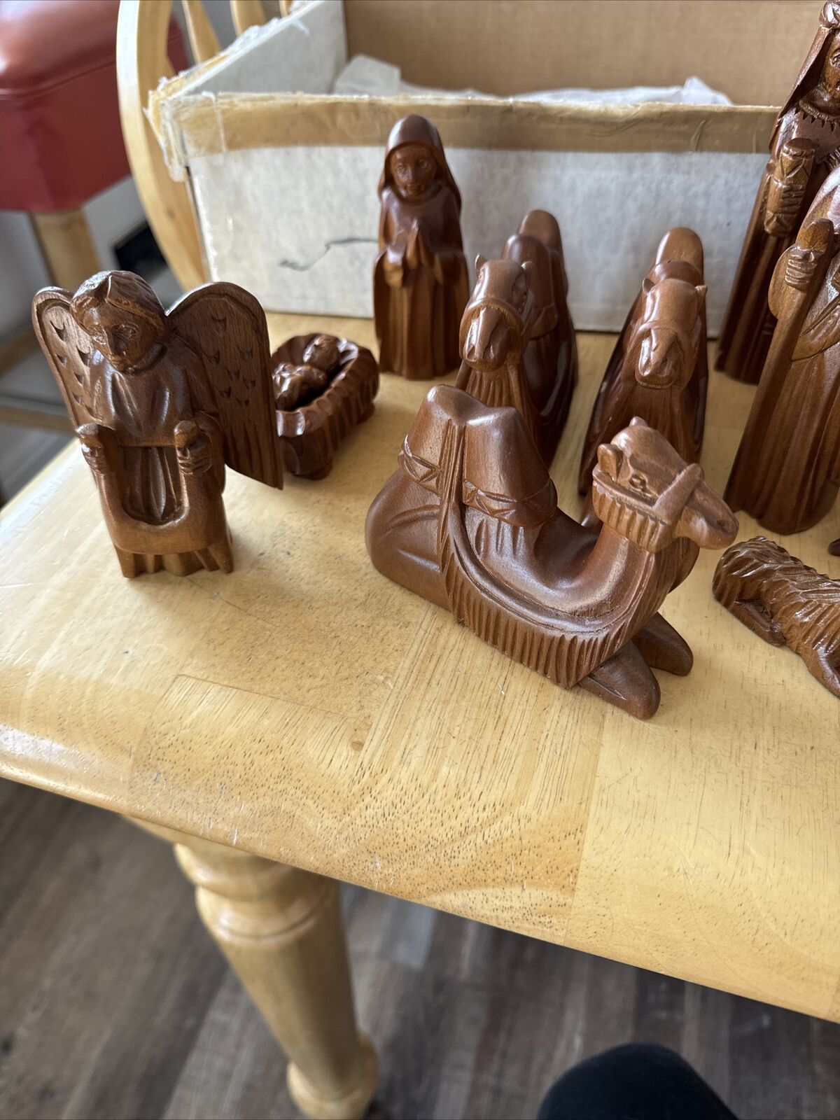 VTG Hand Carved 17 Pc. Nativity Set Wood Christmas Display 3 Wisemen Baby Manger