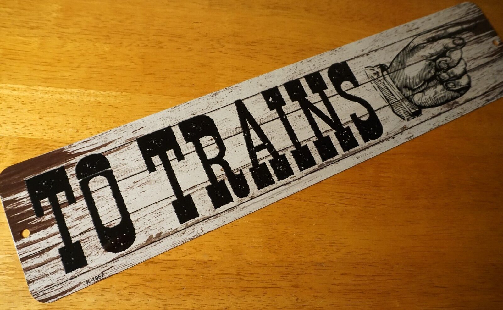 TO TRAINS Finger Pointing Right Arrow Railroad Collectible Wood Grain Decor Sign