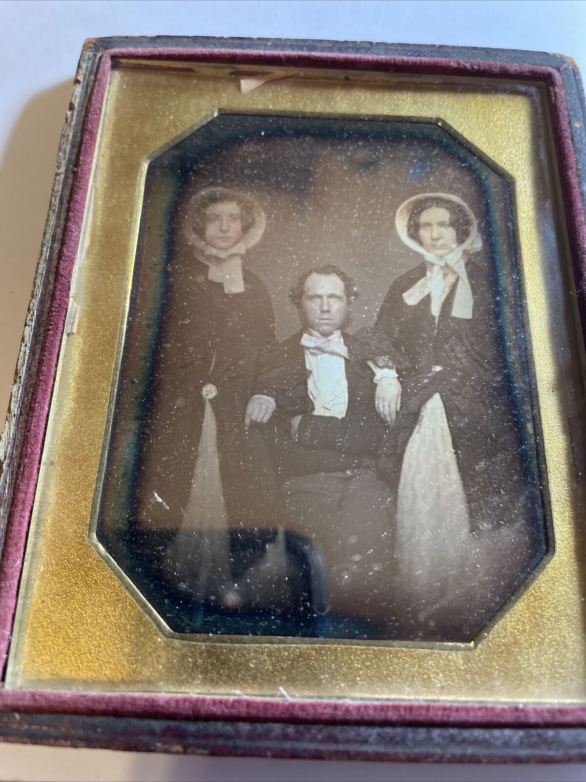 1/4 PLATE DAGUERREOTYPE OF FAMILY - FATHER  DAUGHTERS,WHITE BONNETS HAND COLORED