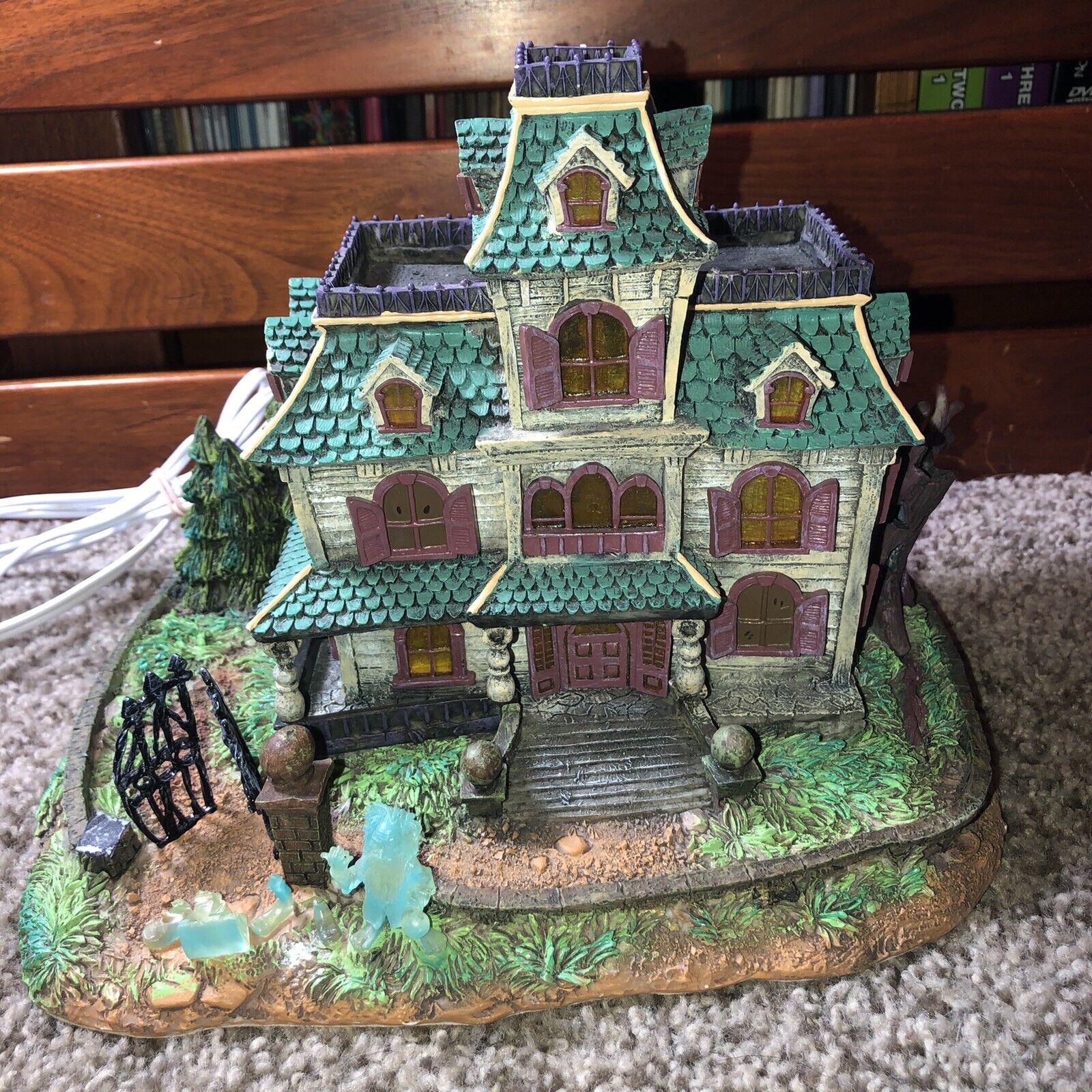 RARE Disney Haunted Mansion Hitchhiking Ghosts Light Up House As is