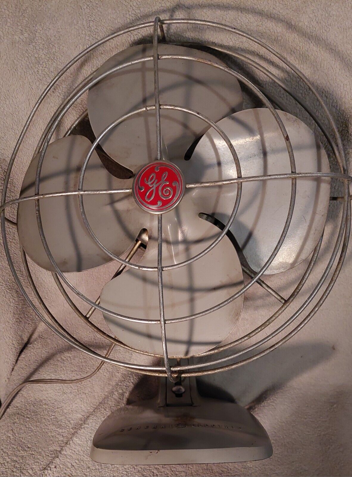Vintage General Electric Circa 1950's Gray Oscillating Fan F11S106 Single Speed