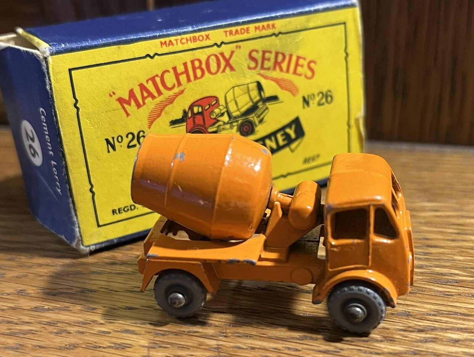 Excellent matchbox lesney  series 26 CEMENT LORRY in original Box