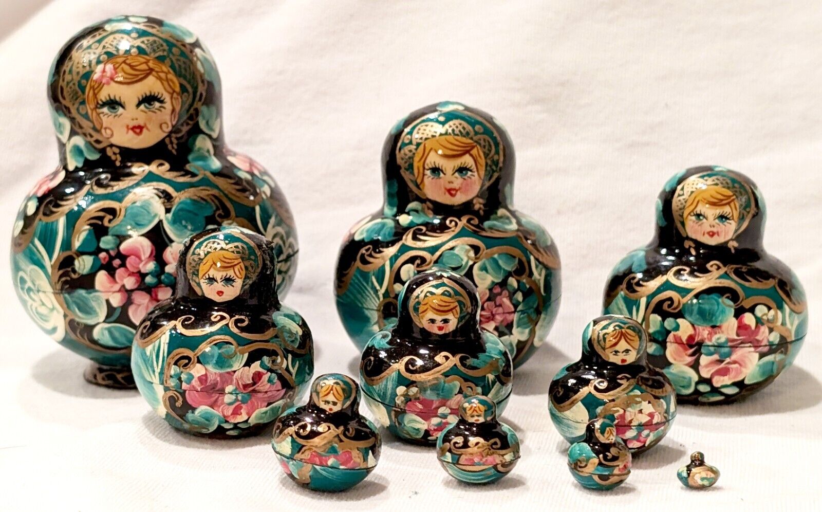 Hand Painted Wooden Russian 10 Piece Nesting Dolls Matryoshka Set Signed