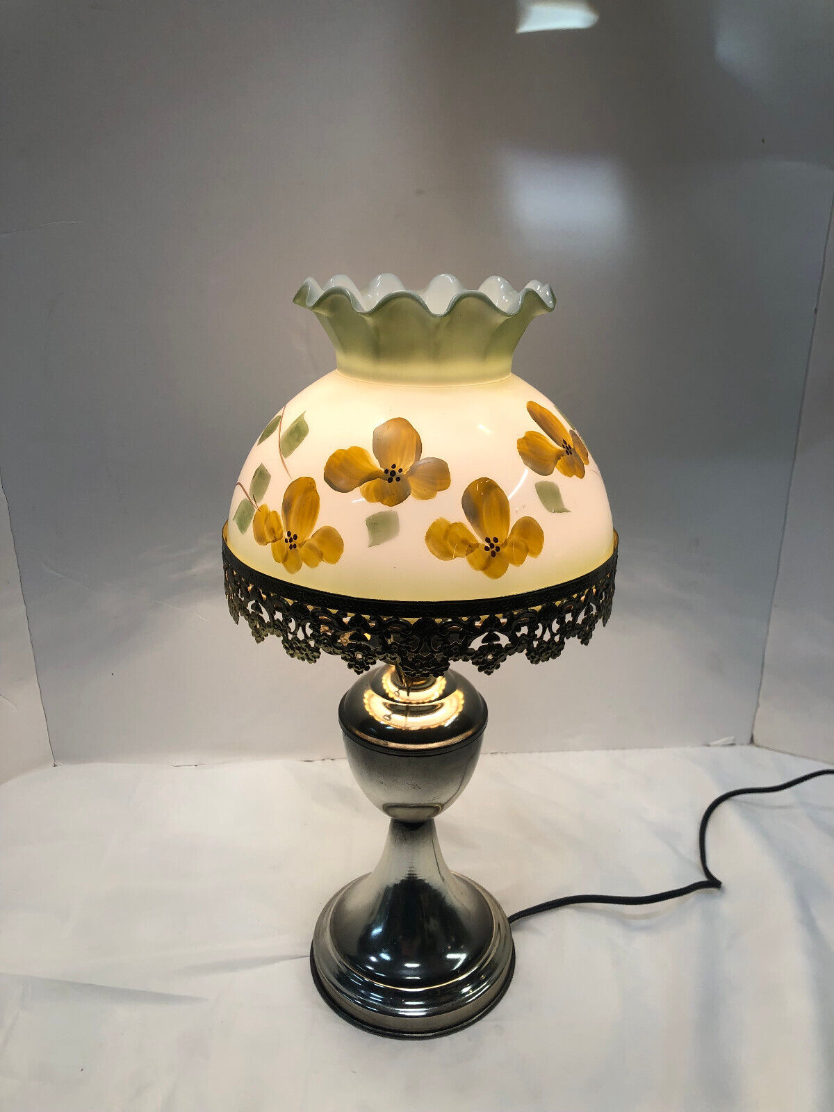 Vintage Gone With The Wind Hurricane Table Lamp Light 17