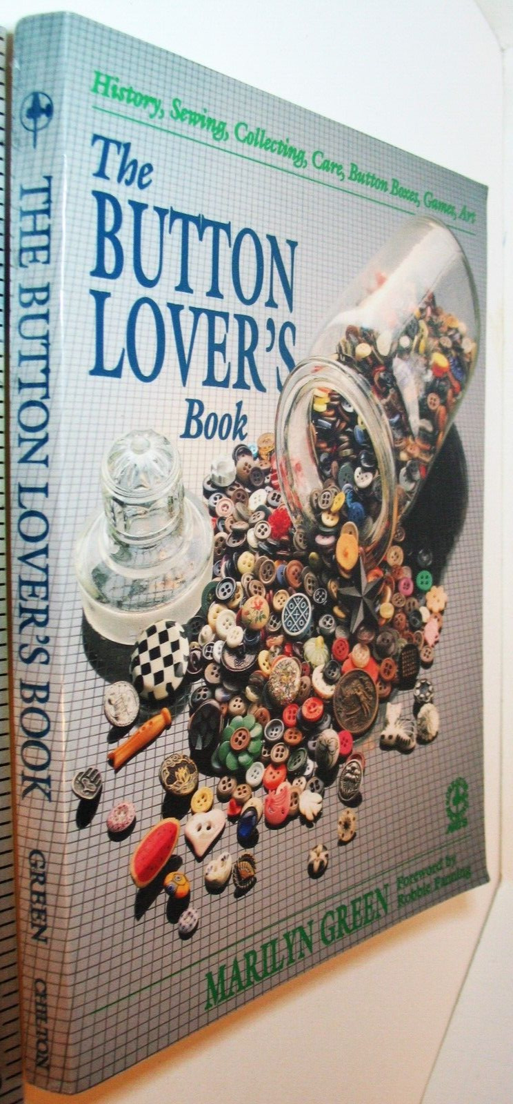 The Button Lover's Book by Marilyn Green 1991 Chilton Book Co. Softcover