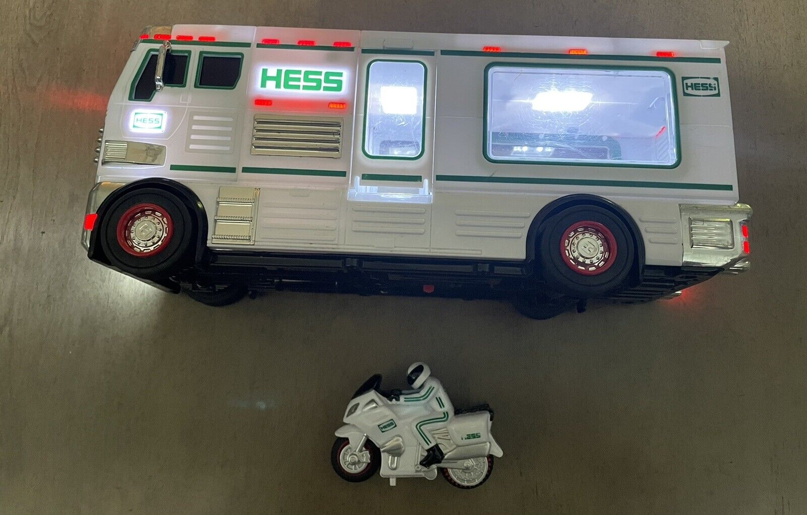 HESS 2018 RV Bus with Motorcycle