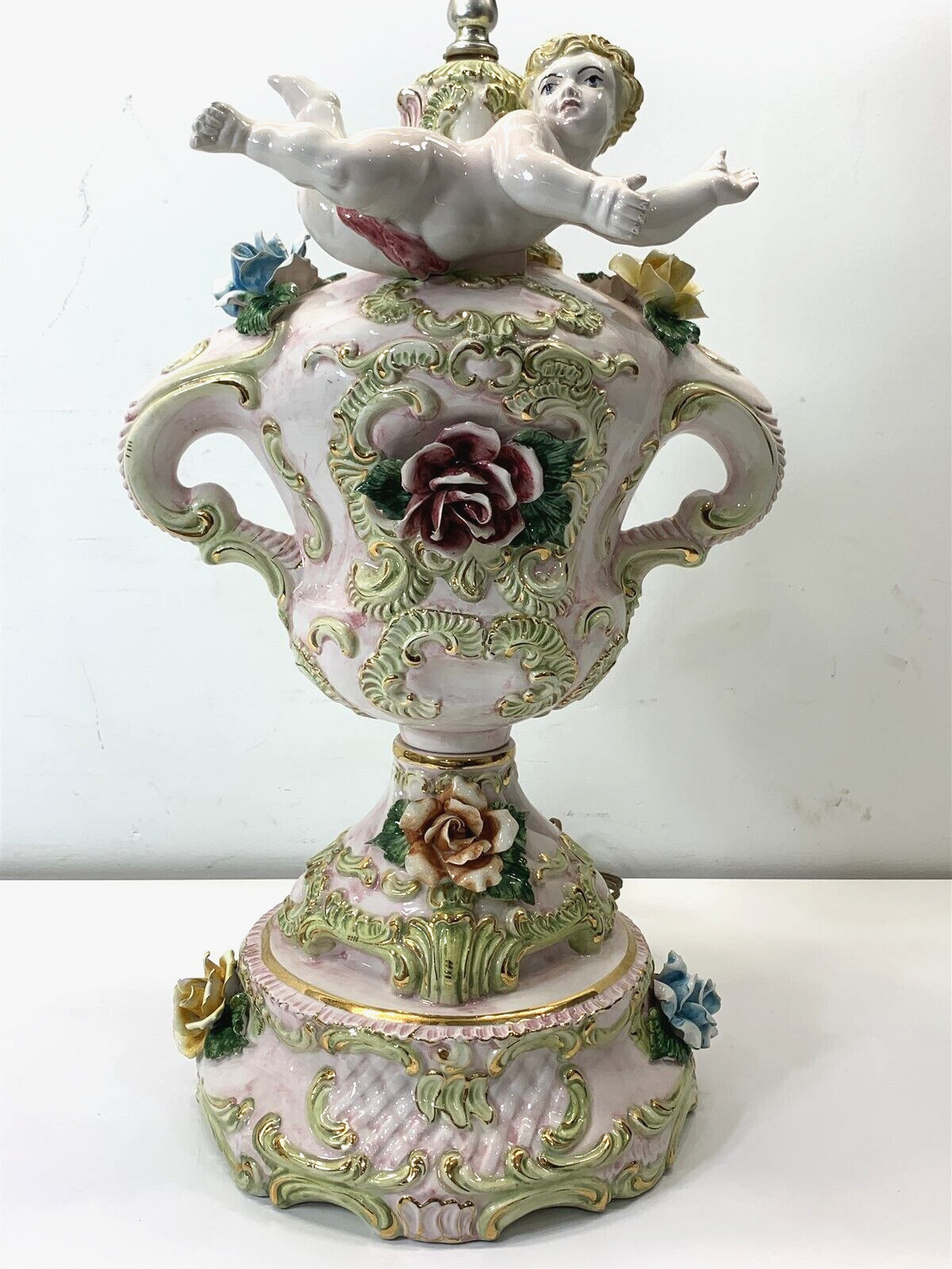 VERY NICE RARE VINTAGE LARGE CAPODIMONTE TABLE LAMP ROSES AND CHERUB #1