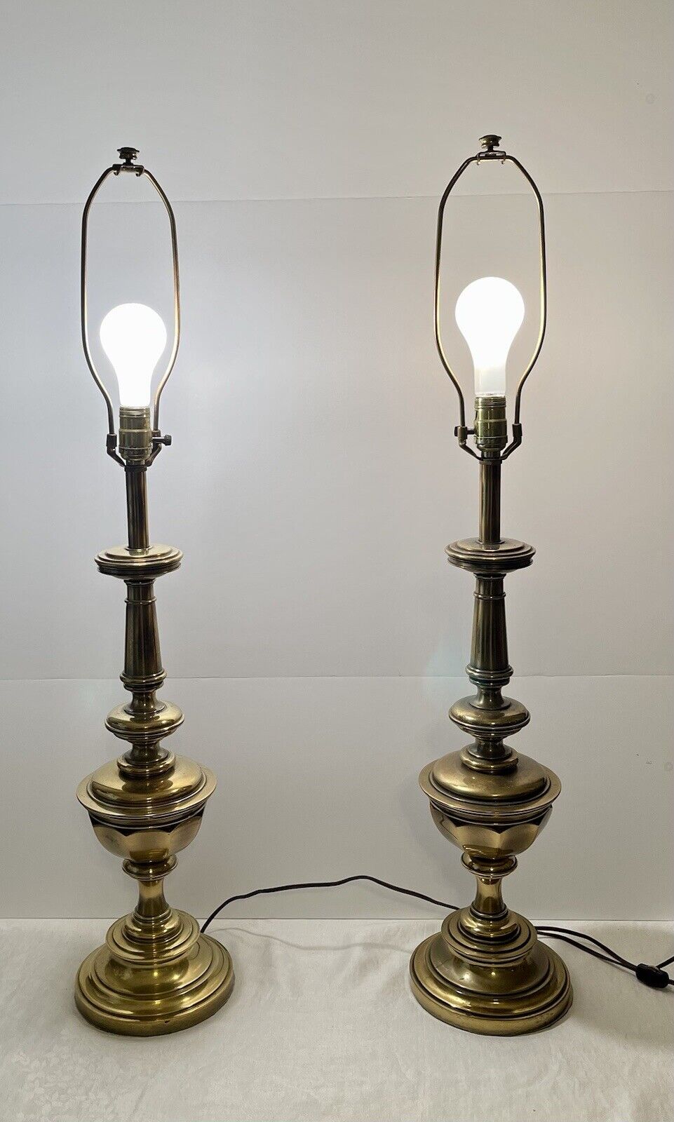 Pair Of Stiffel MCM Heavy Brass Hollywood Regency Column/Urn/Trophy Table Lamps