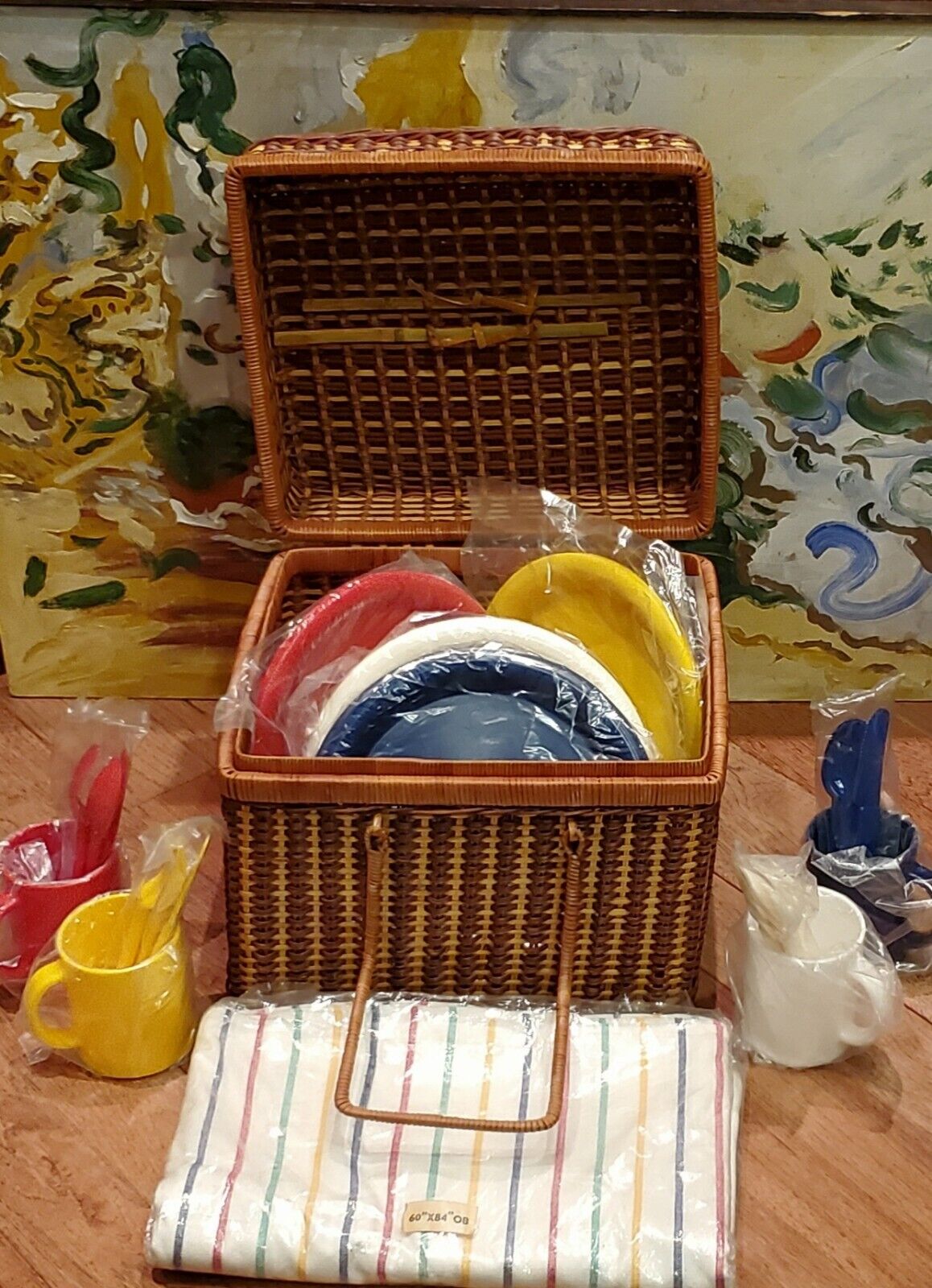 VTG Woven Wicker Rattan Picnic Basket Table Cloth Plates Utensils NEW NEVER USED