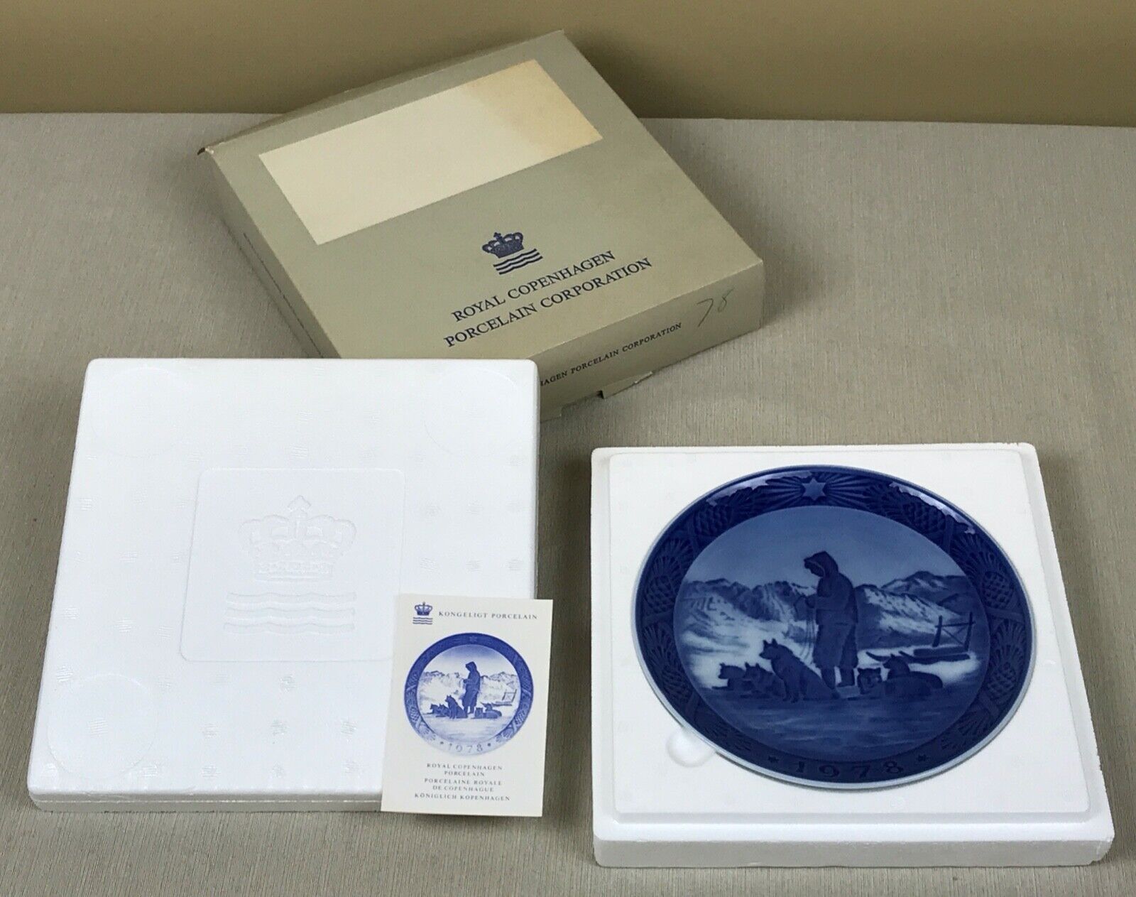 1978 Royal Copenhagen Blue Christmas Plate w/Box, GREENLAND SCENERY, Denmark
