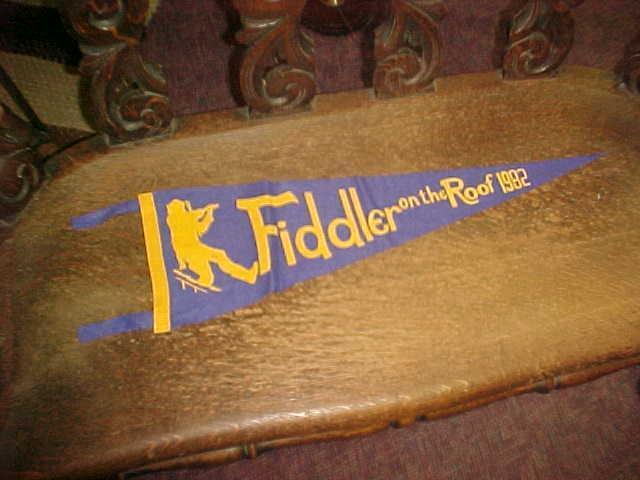 1982 FIDDLER ON THE ROOF FELT PENNANT GREAT CONDITION HARD TO FIND BLUE GOLDENRO