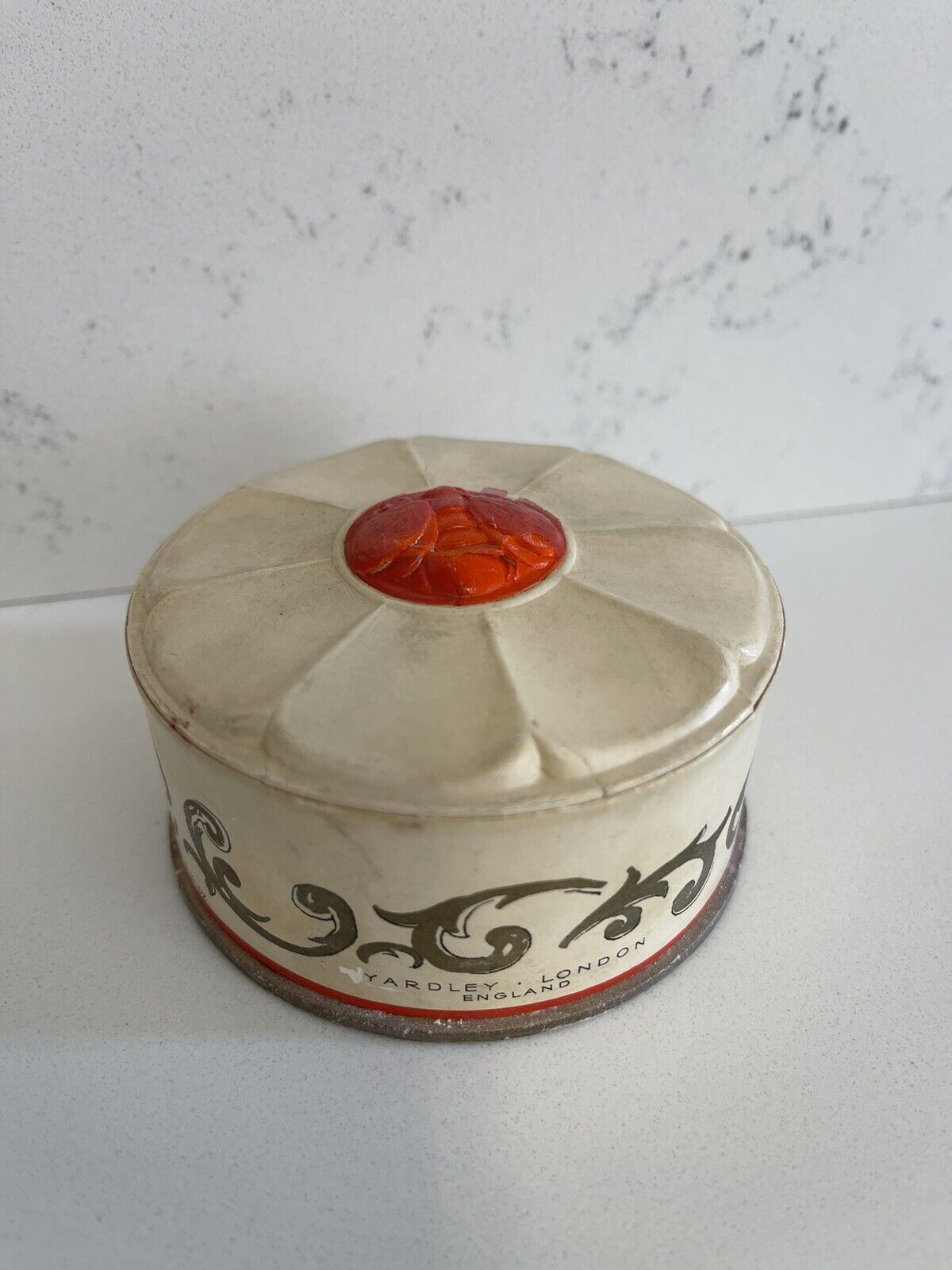 Vintage Antique YARDLEY NY Powder Box 