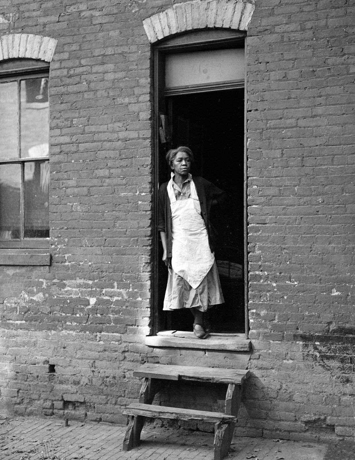 1937 African American Woman in Doorway DC Vintage Old Photo 8.5\
