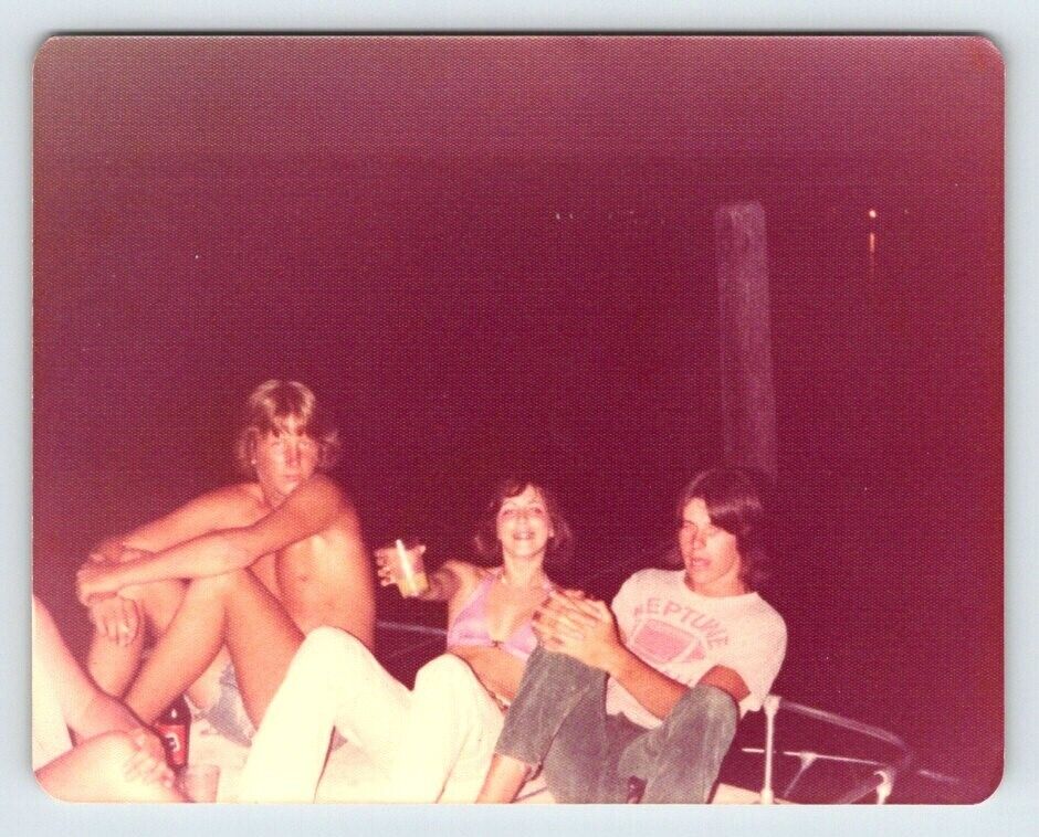 Vintage Photo Pretty Young Women Bikini Top Drinking w/ 2 Young Men 1970's R160D