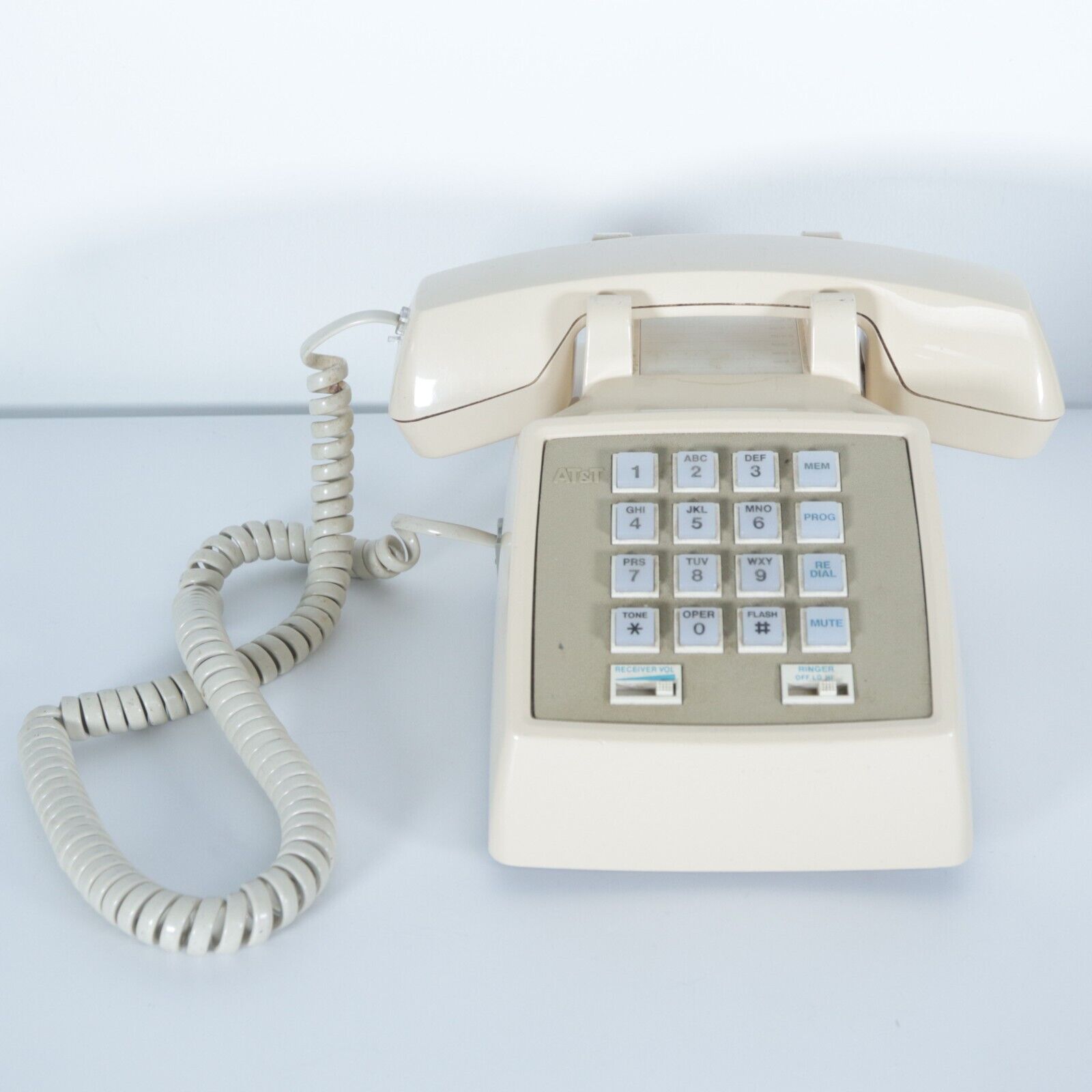 Vintage AT&T Beige 100 Push Button Corded Landline Desk Phone CS2500DMGF