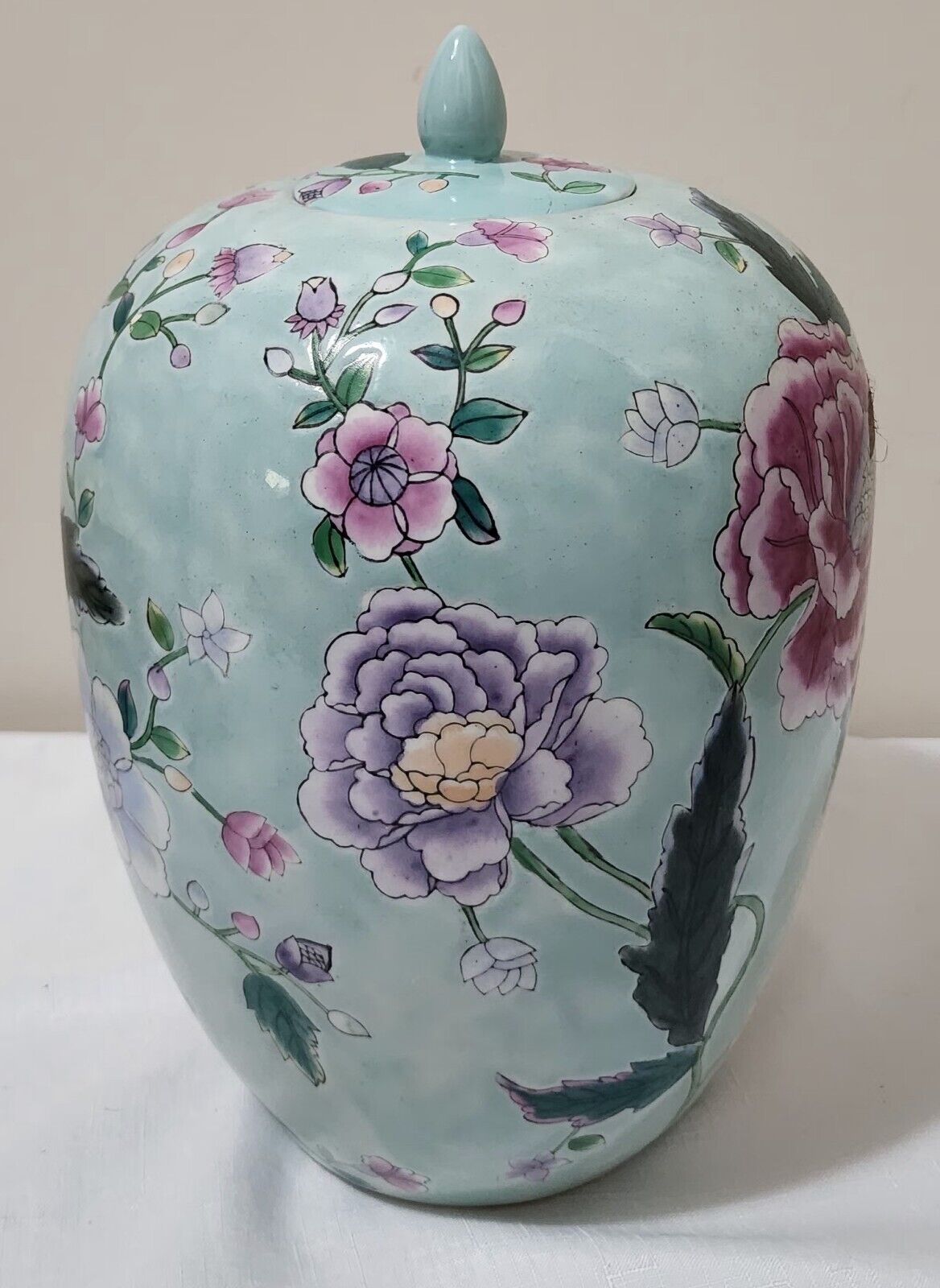Vintage 20th Century Pastel Waterlily Chinoiserie Large Ginger Jar with Lid 