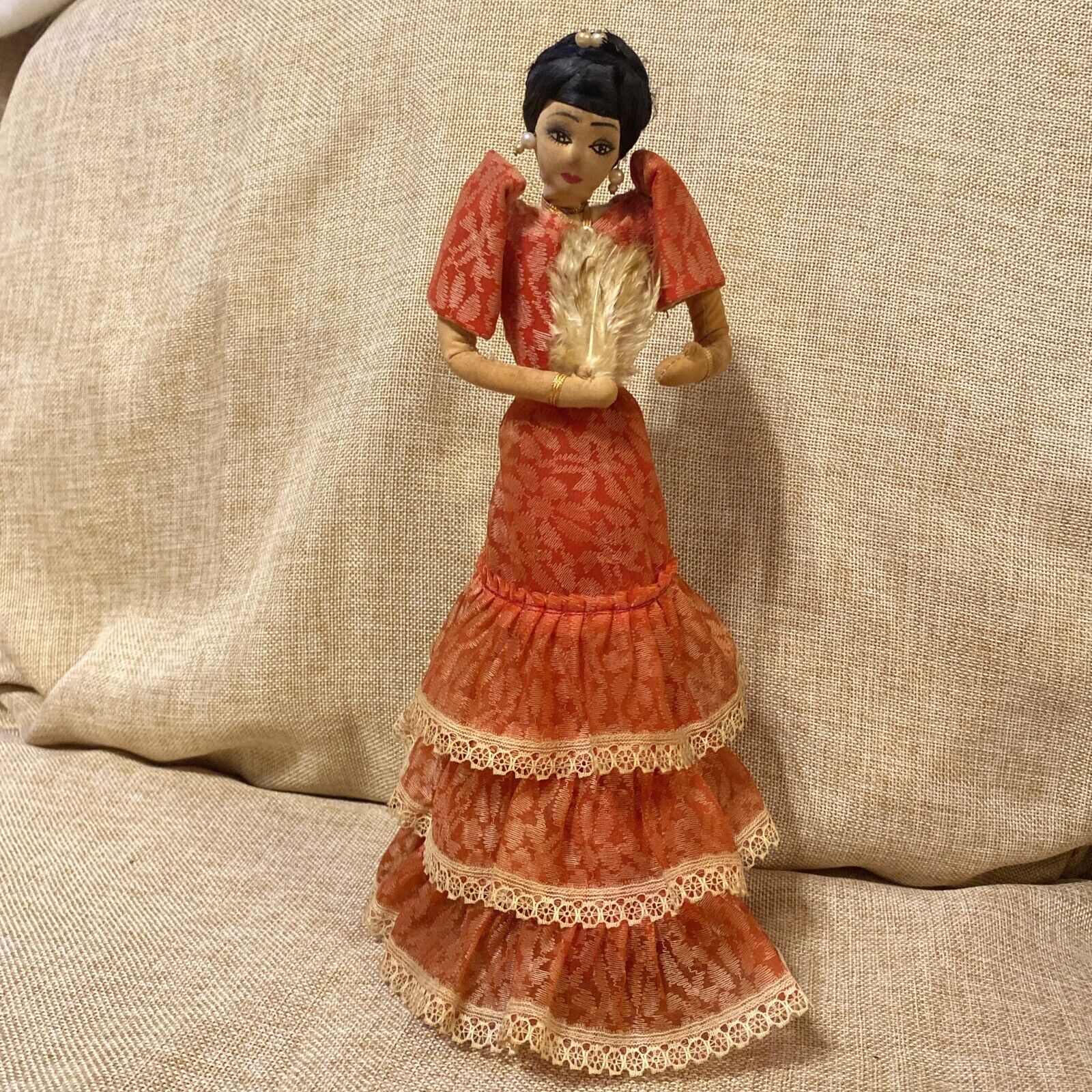 VINTAGE Lina Vizcarra Oandasan Doll On Wood Pedestal Philippine Handicrafts 9”