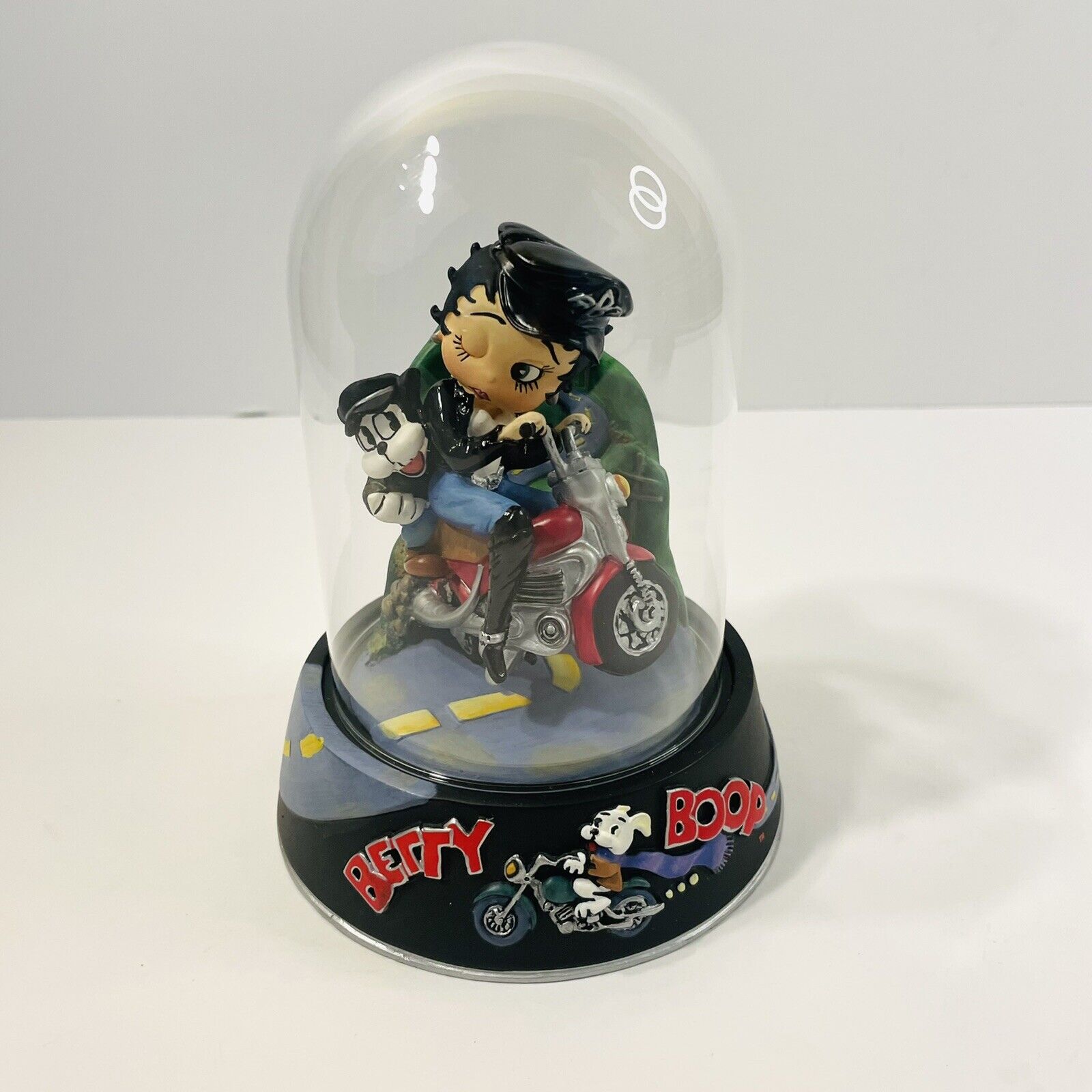VINTAGE 1996 Betty Boop “Born to be Boop” Sculpted Glass Dome Figurine