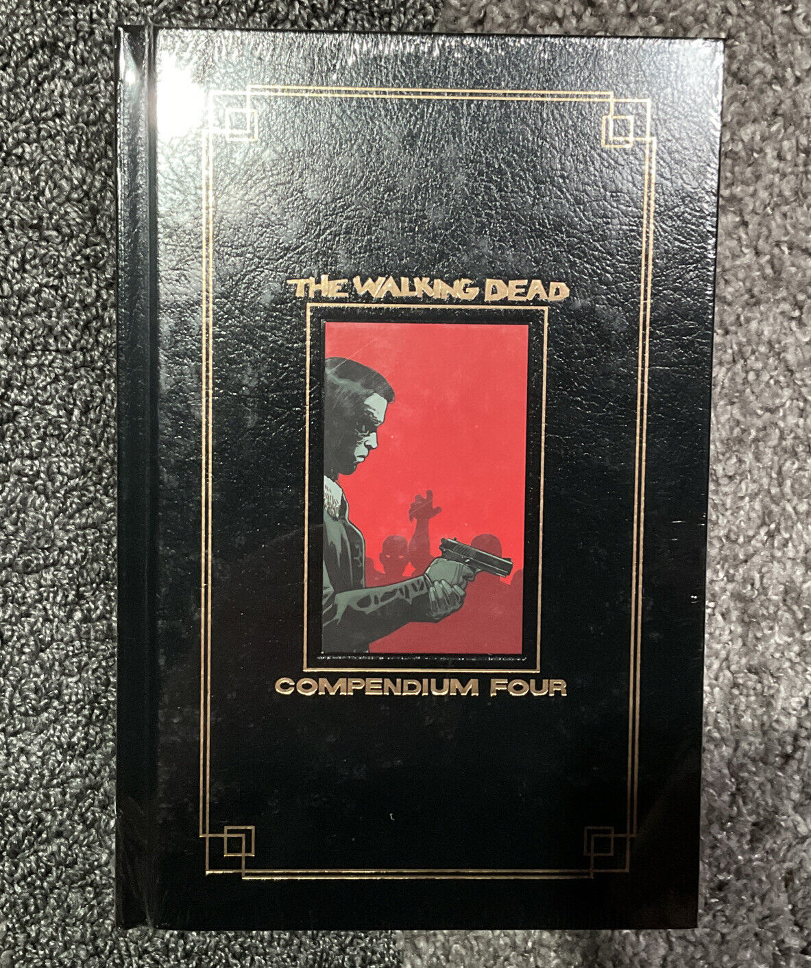 THE WALKING DEAD COMPENDIUM Volume 4 Hardcover Gold Foil