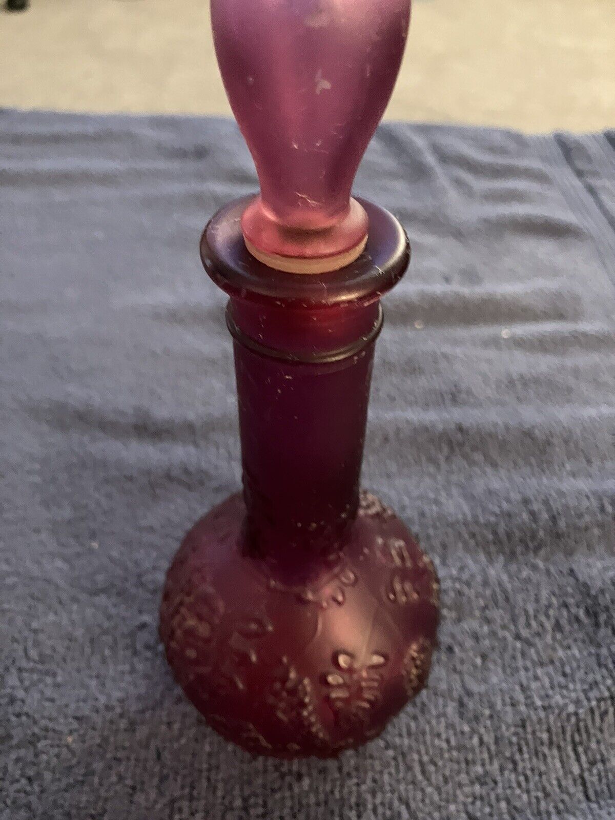 VTG  Avon Skin So Soft Bath Oil Glass Genie Bottle Embossed Grapes Purple Pink