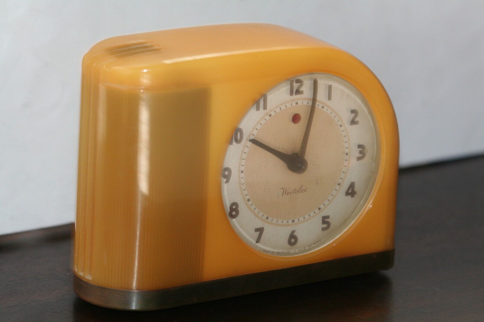 WESTCLOX MOONBEAM ART DECO Yellow BAKELITE, ALARM CLOCK, WORKS, 1950's