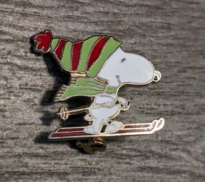 Charles M. Schulz\'s Snoopy From Peanuts Skiing With Beanie Vintage Lapel Pin
