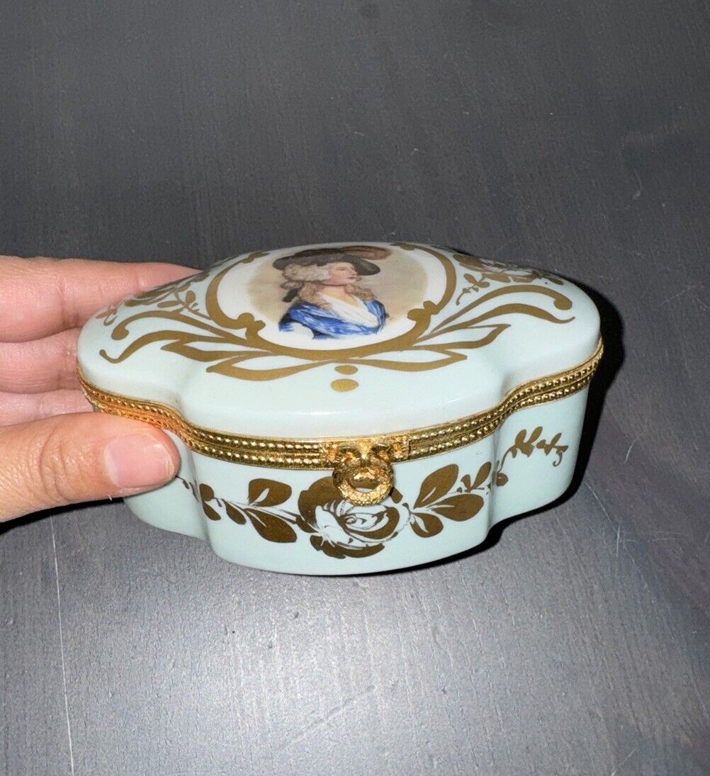 Vintage Hand Painted LIMOGES France Hinged Trinket Box