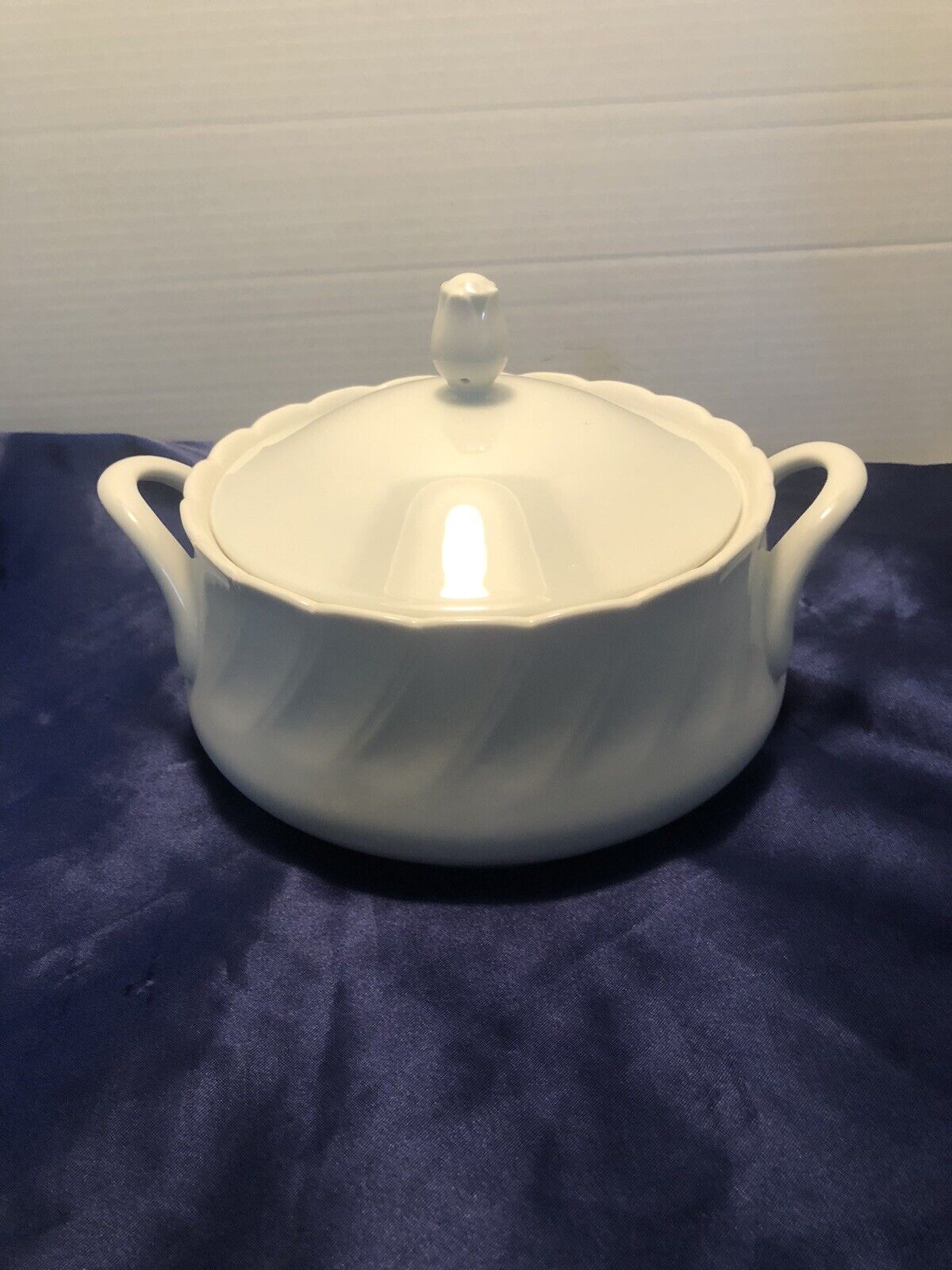 Yorkshire White Fine Porcelain China Tureen/W Lid-Made In Japan