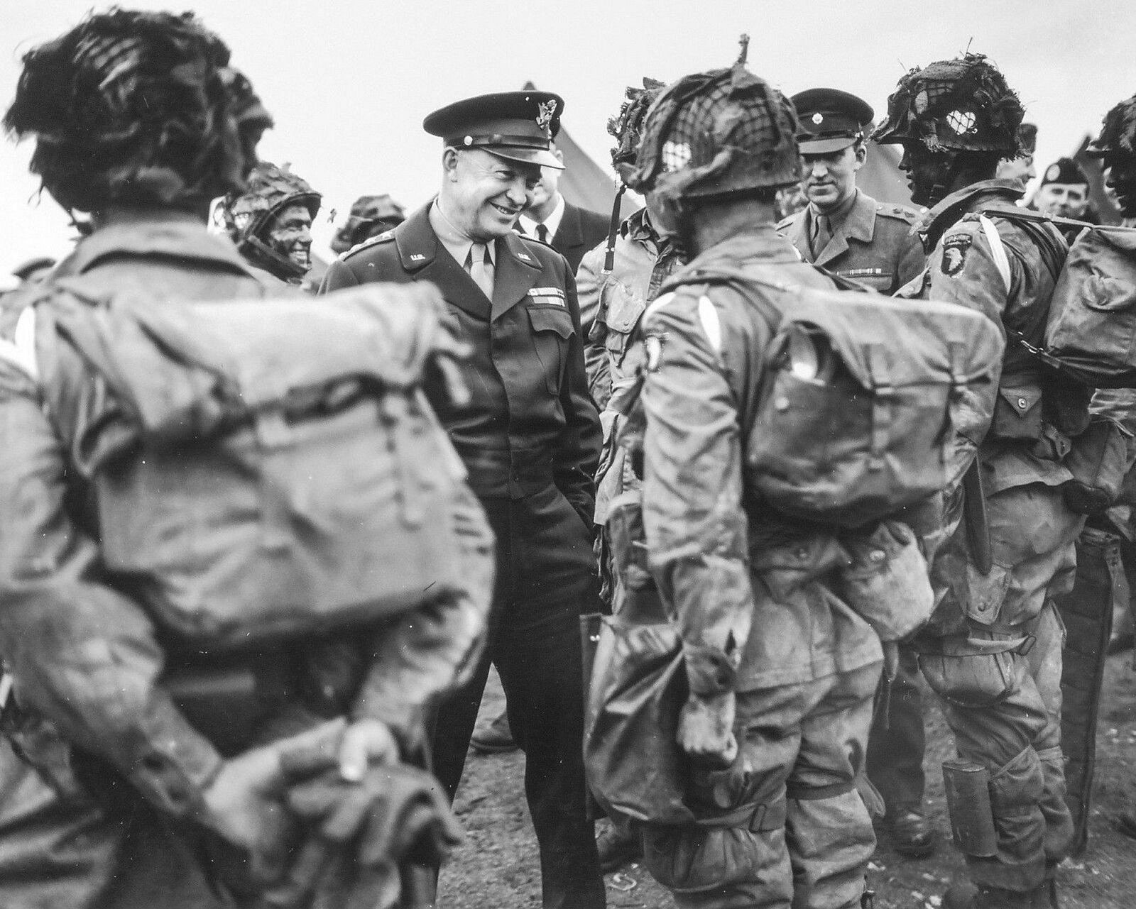 WW2 GENERAL EISENHOWER Meets with PARATROOPERS Prior to D Day Invasion PHOTO