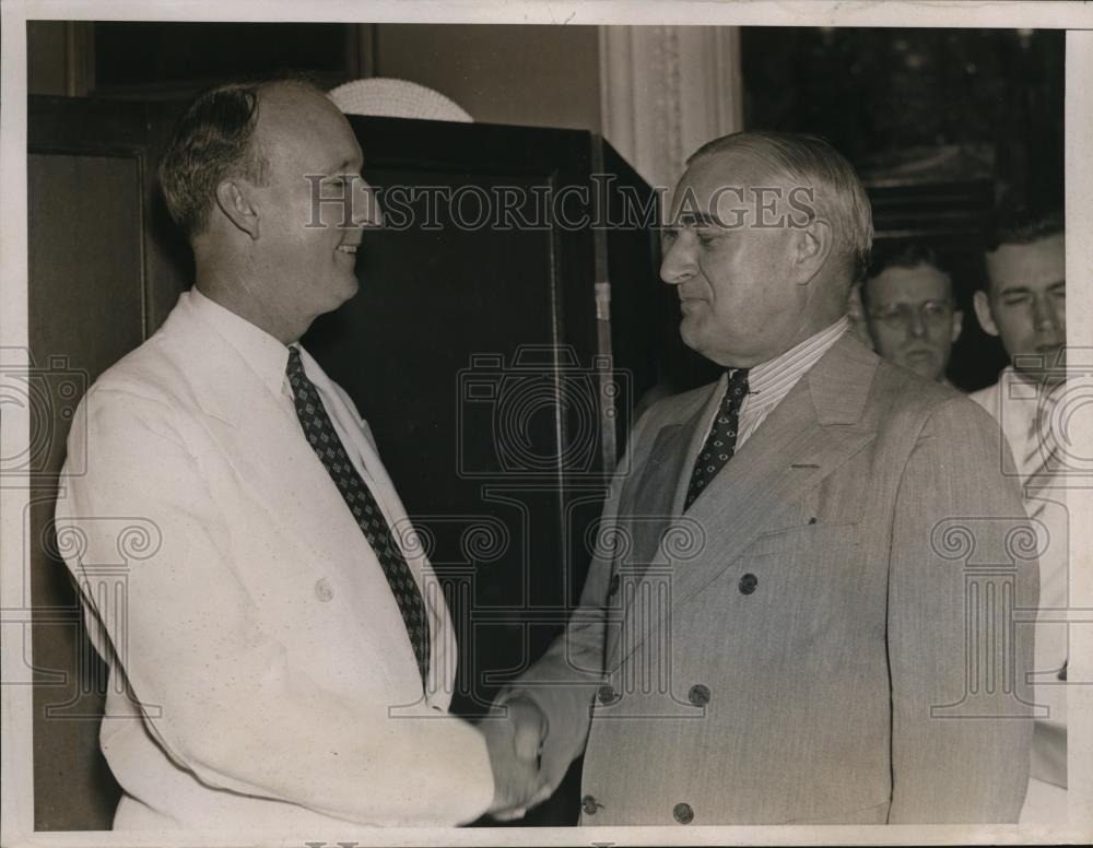 1937 Press Photo Sen Hugo Black Congratulated by Sen Joseph Guffey in D.C.