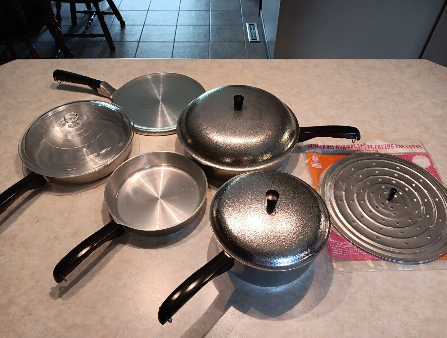 New Vintage CLUB  Hammered Aluminum 9 pc Set Cookware with Lids