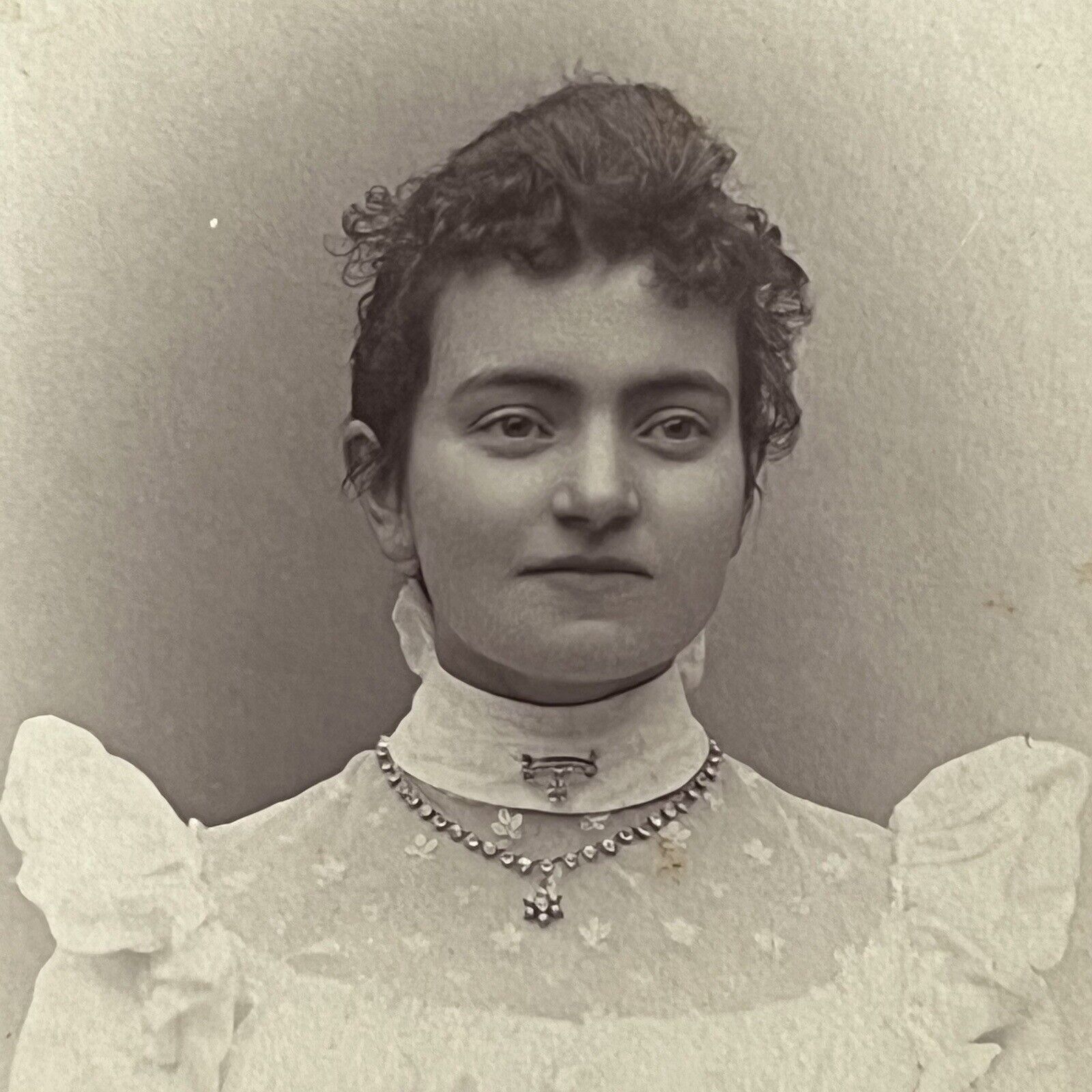 Antique CDV Photograph Beautiful Young Woman Lovely Jewelry Korsor Denmark
