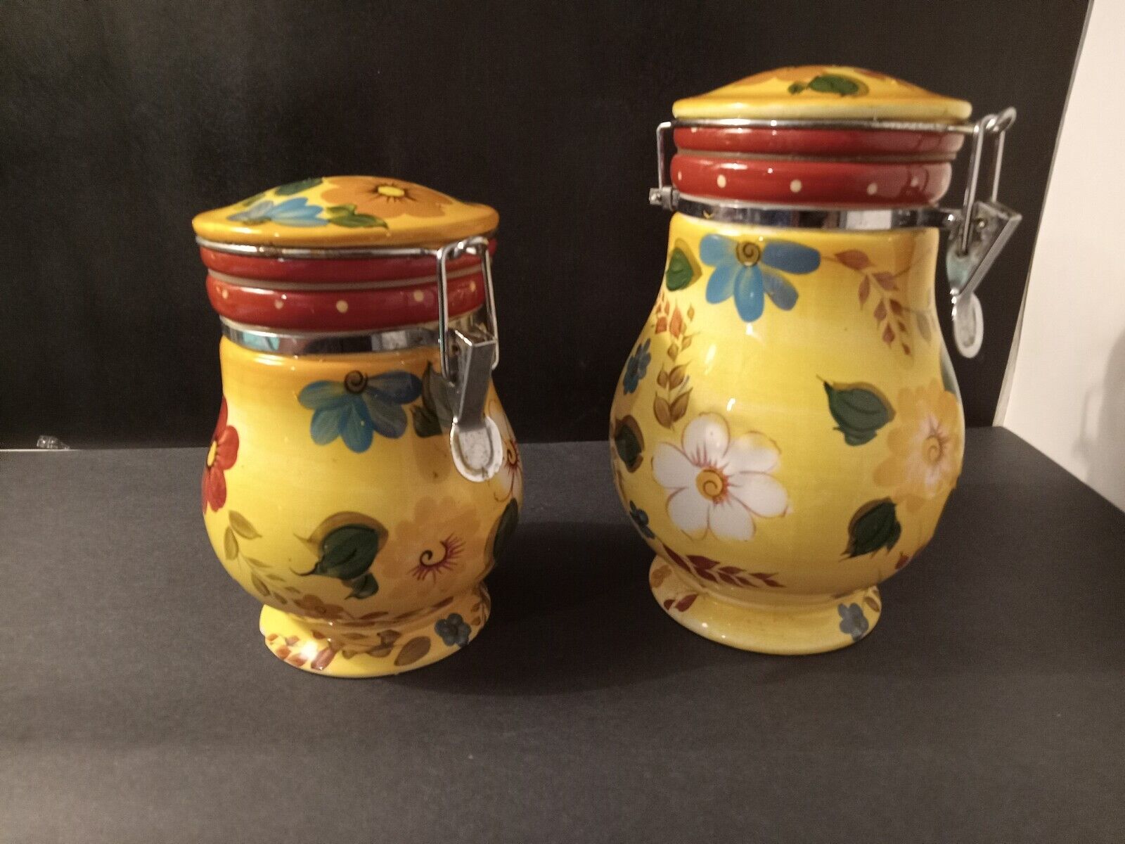 A set of two different sizes ONEIDA SUNSET BOUQUET Canisters. 8