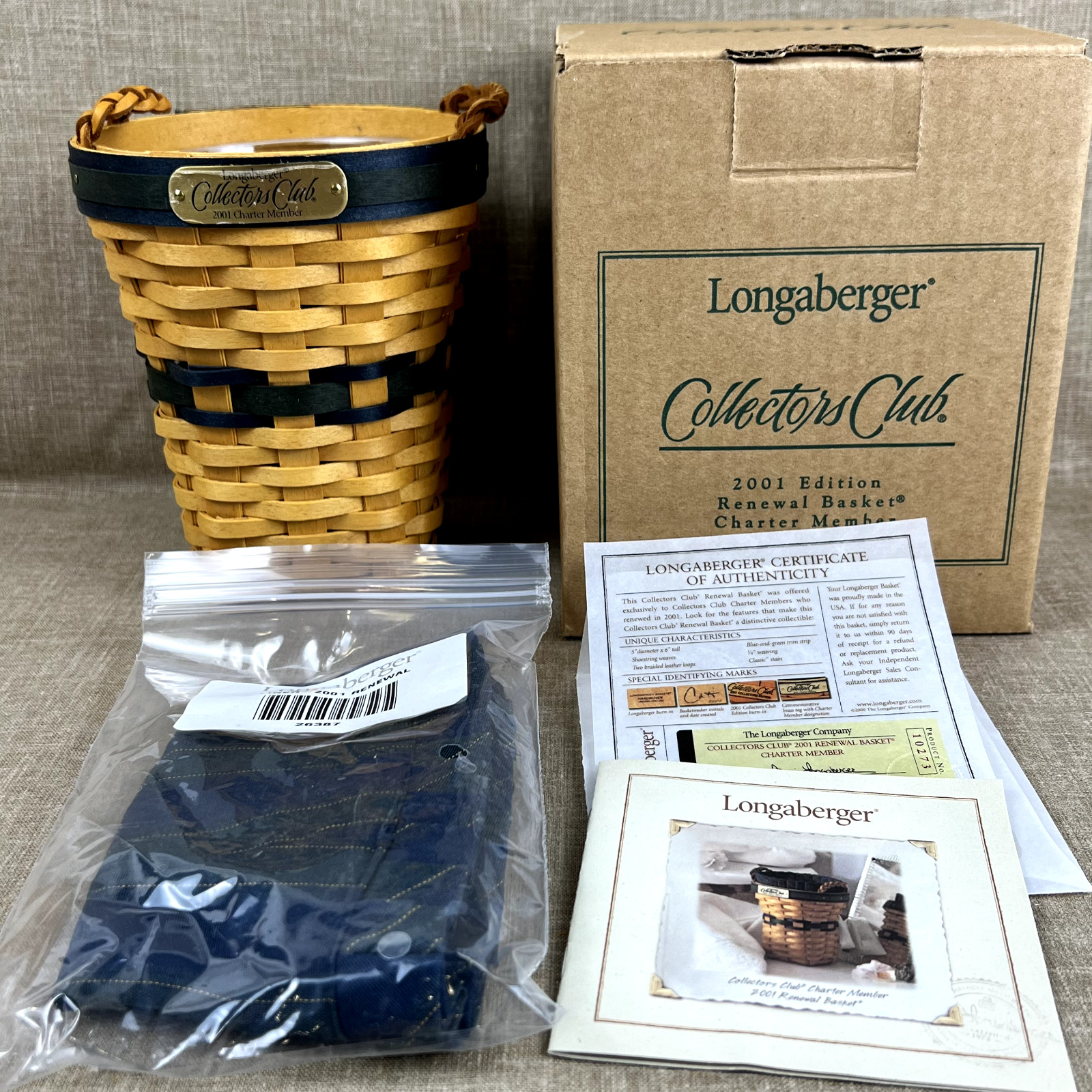 Longaberger 2001 Collector\'s Club Renewal Basket with Liner and Protector - New