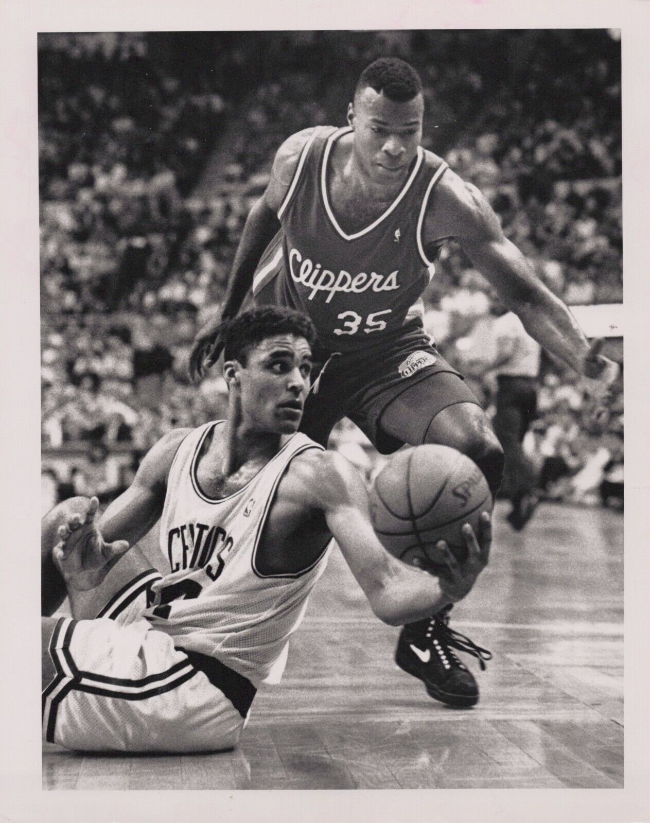 Rick Fox + Joy Vaught (1992) ❤  Basketball Sport Press Original Photo K 356