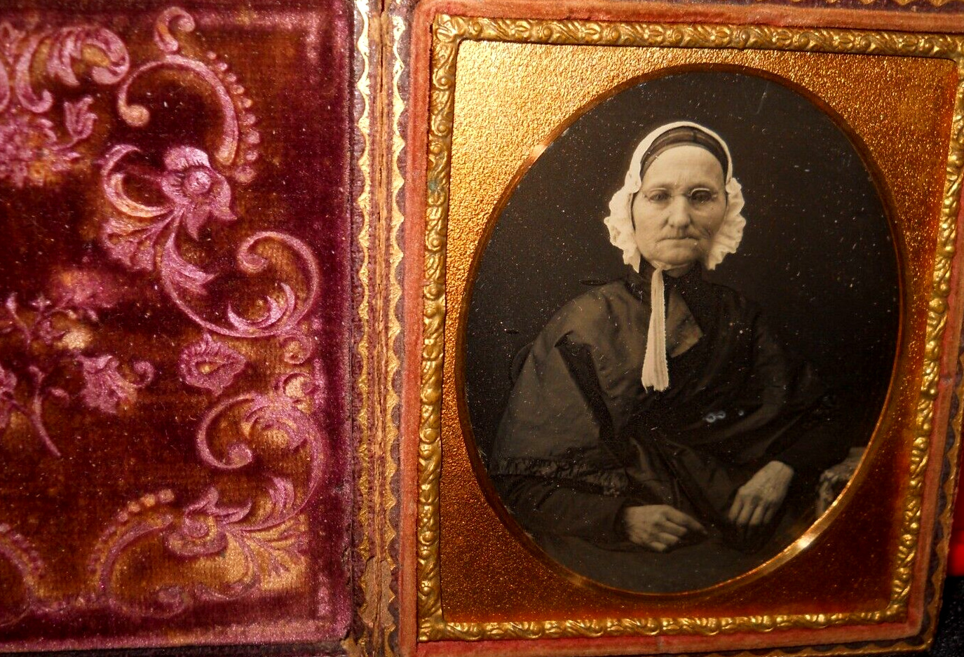 1/6th size Scovill Extra Daguerreotype of lady, full case, split at hinge