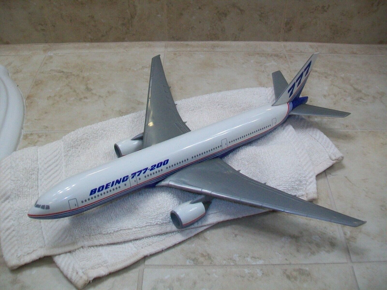 Flight Miniatures Boeing House Colors 777 model very rare 1/200