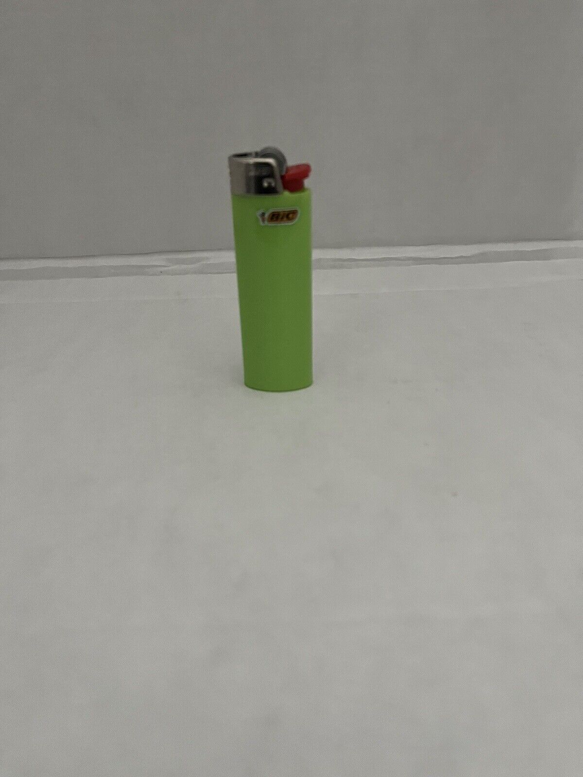 1 Bic Lighter, 2x Lights, Regular Size, Random Color